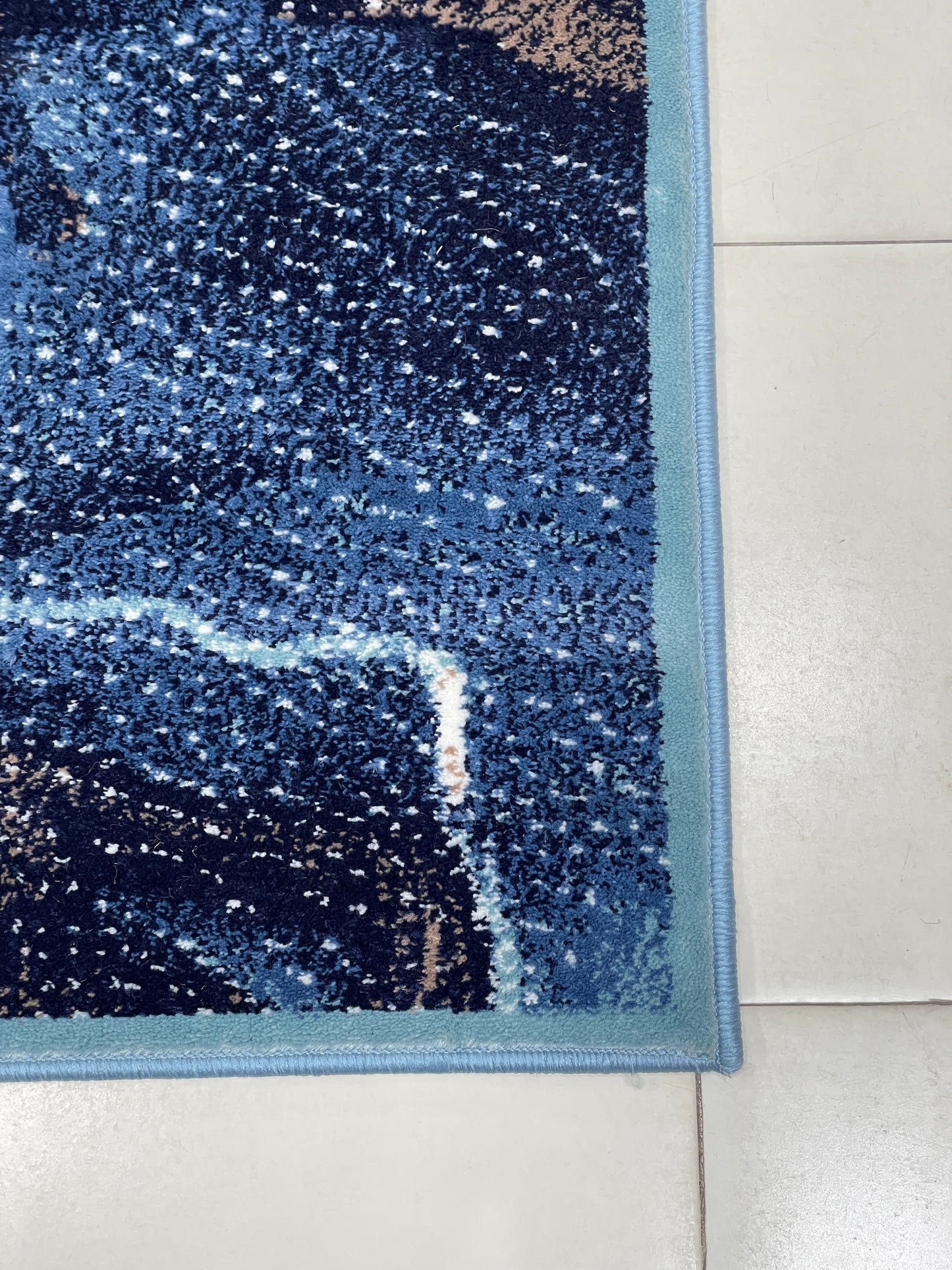 Modern polypropylene Rug,back woven(Article-420-Feroze)
Size : 6.6 ft width x 9.6 ft length (200cm x 290cm)
