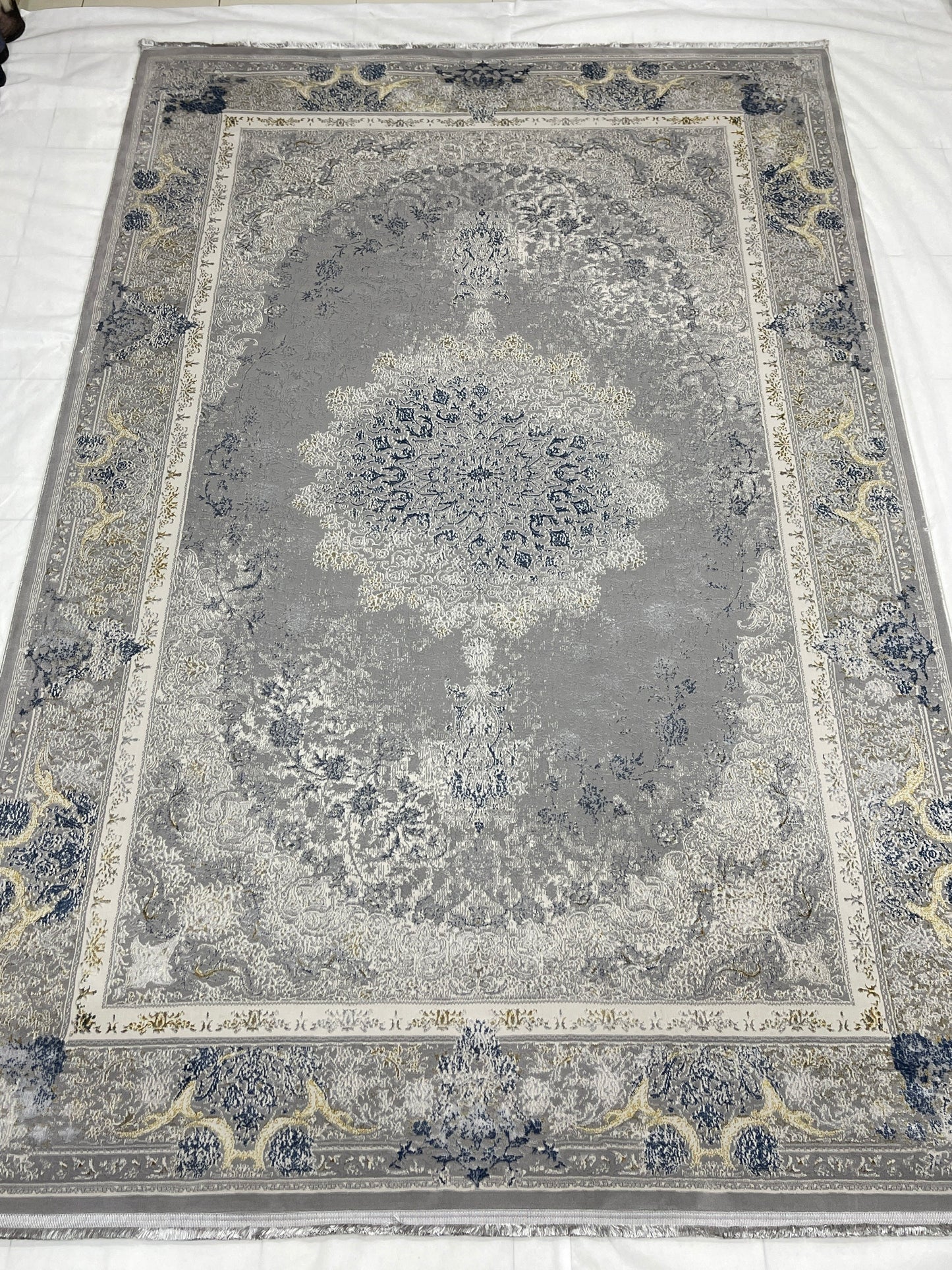 New Turkish Silk (Surya A)  Size: 6.6 ft width x 9.6 ft length (200cm x 290cm) Article -608- Grey