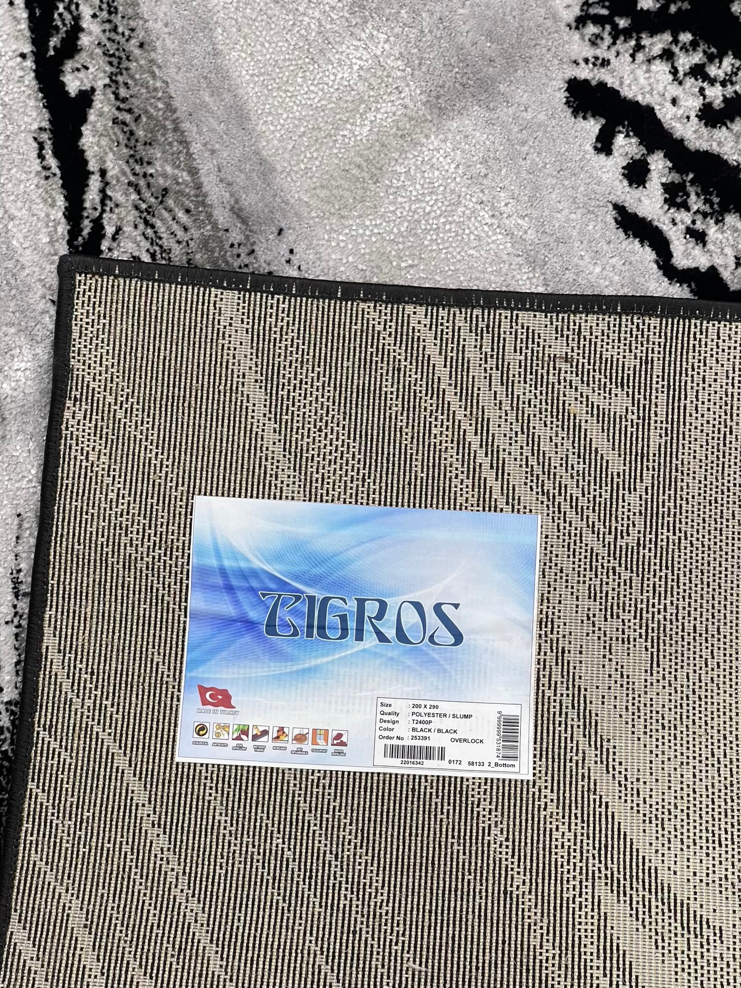 Turkish Top Quality Silk.(Article-1076-Black , Grey)
Size: 6.6 ft width x 9.6 ft length (200cm x 290cm)