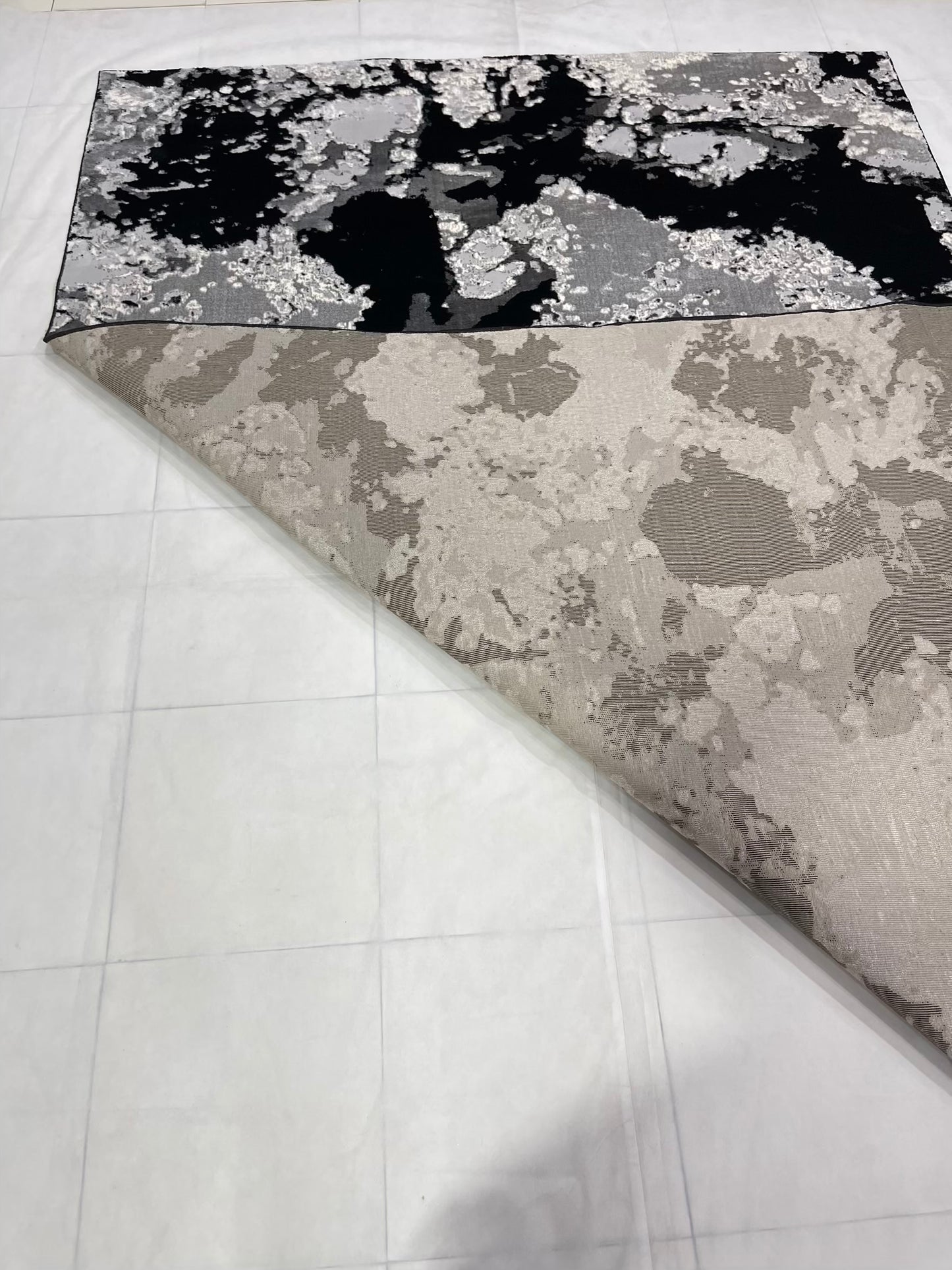 Turkish Top Quality Silk.(Article-1077-Black , Grey) Size: 6.6 ft width x 9.6 ft length (200cm x 290cm)