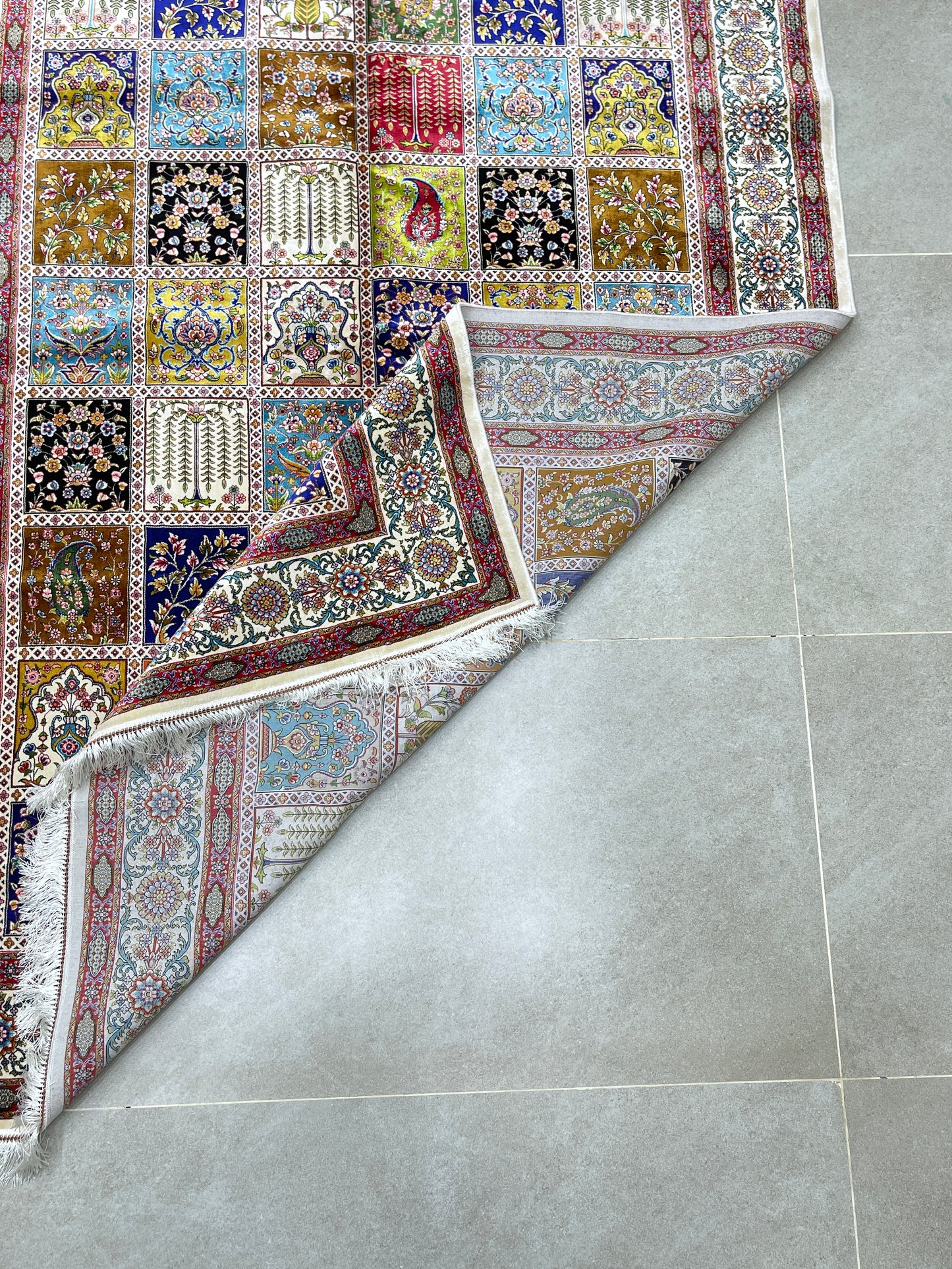 Premium Irani 1600 Reed Machine Made Rug - Off white & Multi with Cotton Back
Size : 5 ft width x 7.3 ft length (150cm x 225cm)