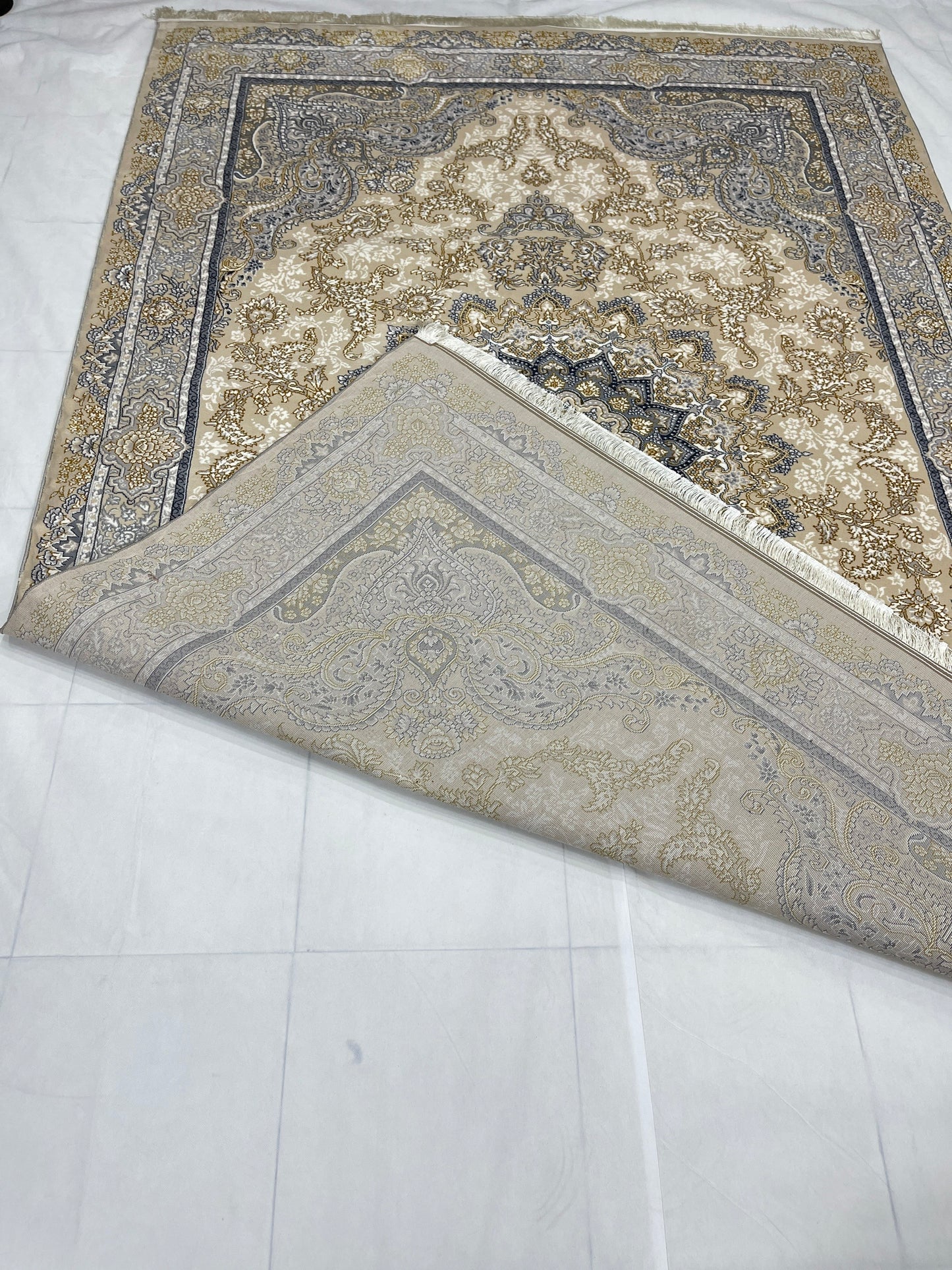 Persian Thick Woven Rug. 
(Article -643-Beige )
Size: 6.6 ft width x 9.6 ft length (200cm x 290cm)