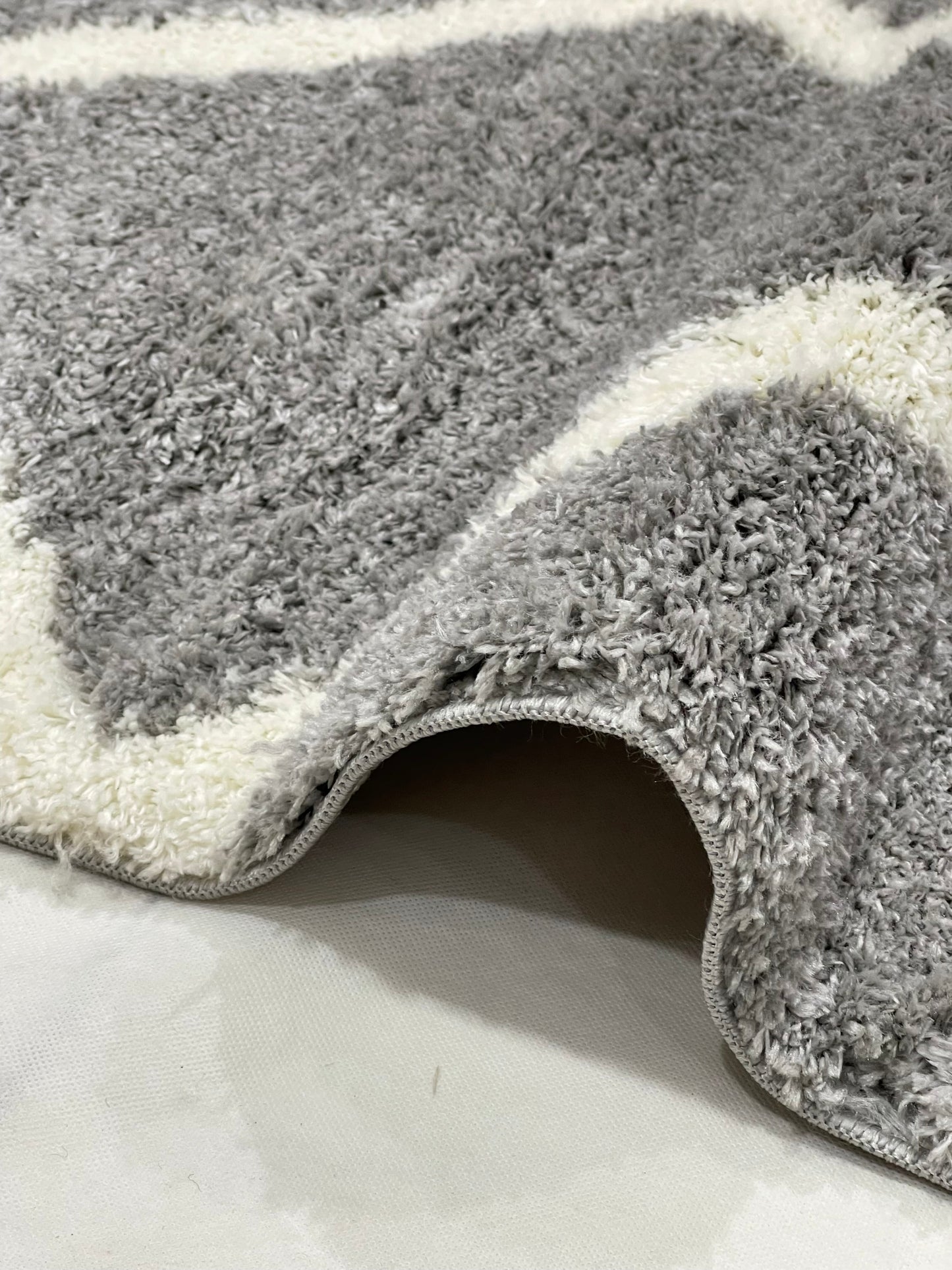 Turkish Shaggy Rug With Woven Back.  Size : 5 Ft Width x 7.3 Ft Length (160cm x 220cm) Article-12-Grey