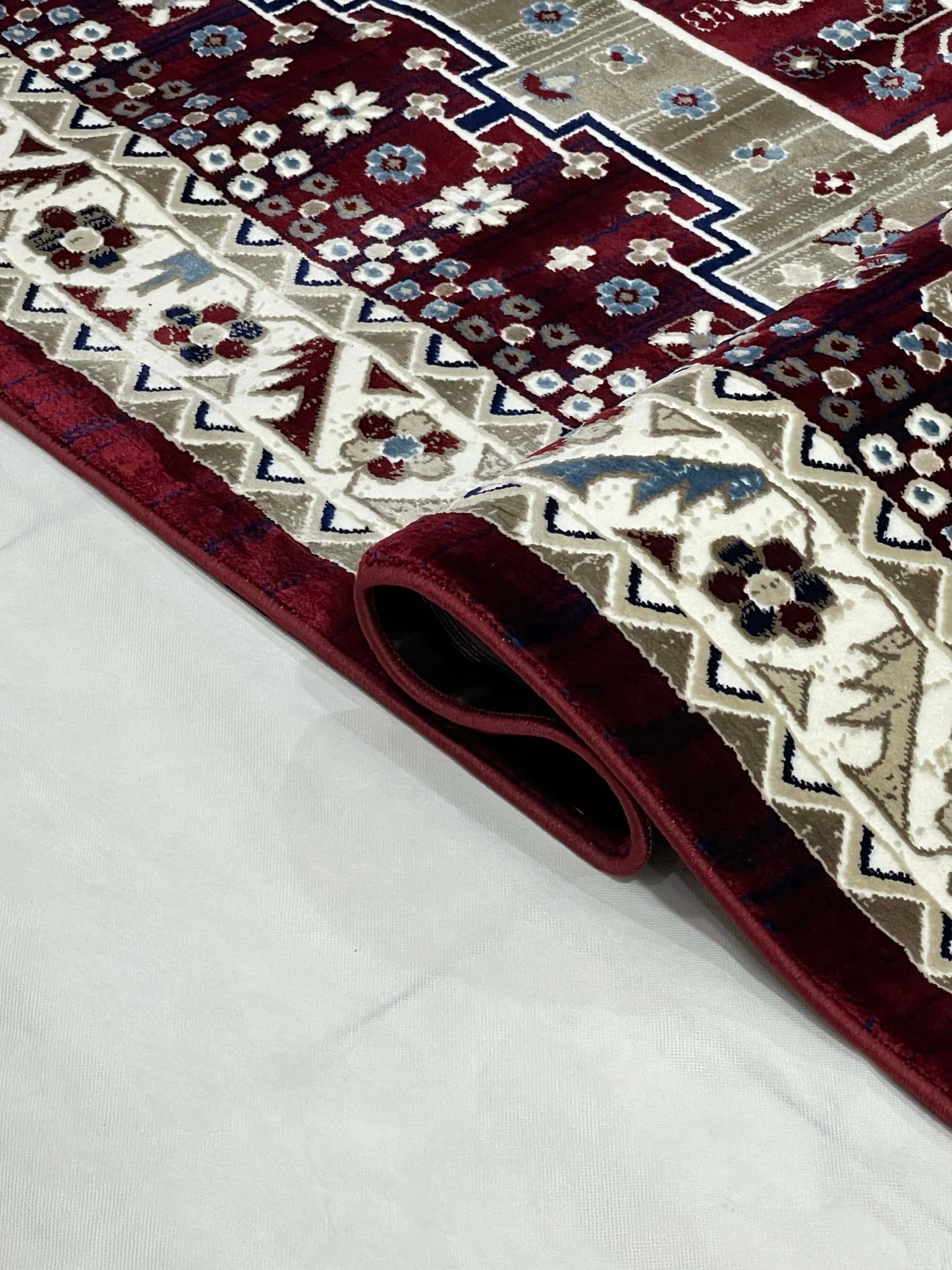 New Turkish Silk (Super Hair) 
Size: 6.6 ft width x 9.6 ft length (200cm x 290cm)
Article -409- Red , Multi Colour