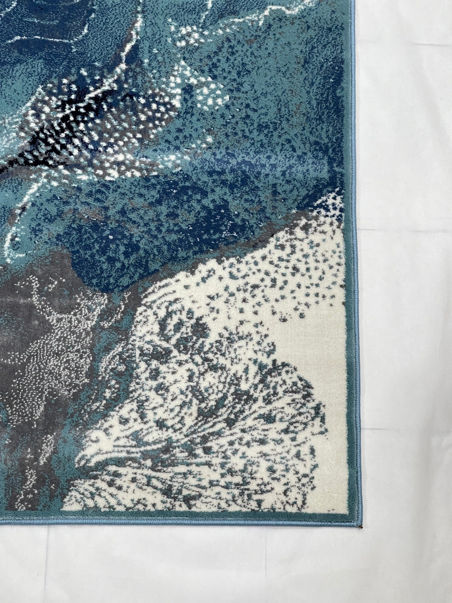 Modern polypropylene Rug,back woven(Article-124-Feroze)
Size : 6.6 ft width x 9.6 ft length (200cm x 290cm)