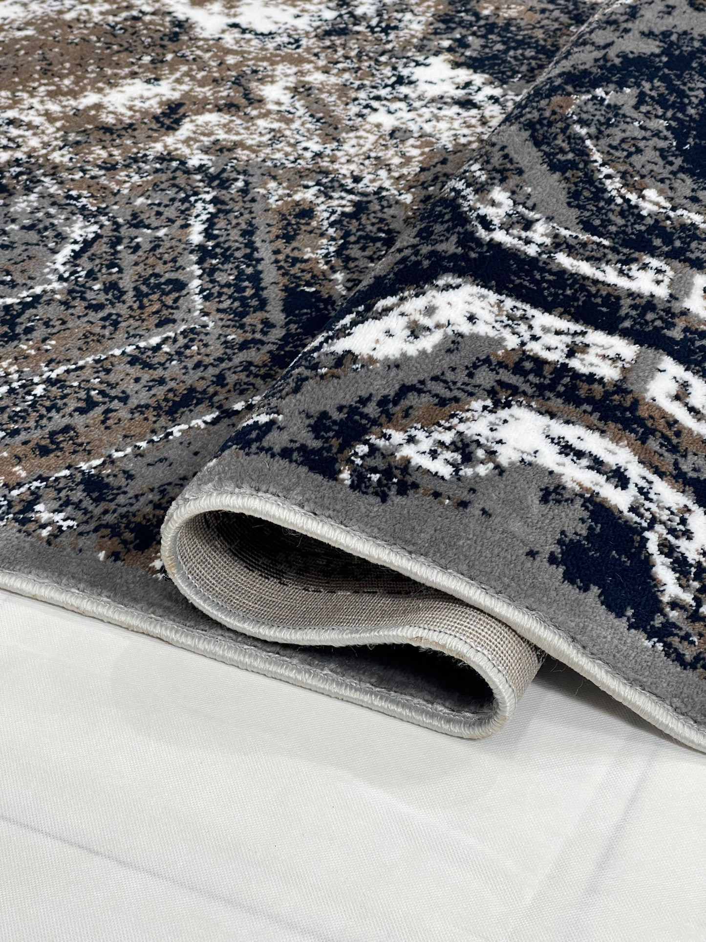 Modern polypropylene Rug,back woven(Article-1056-Grey) Size : 5ft width  x 7.3ft length (150cm x 220cm)