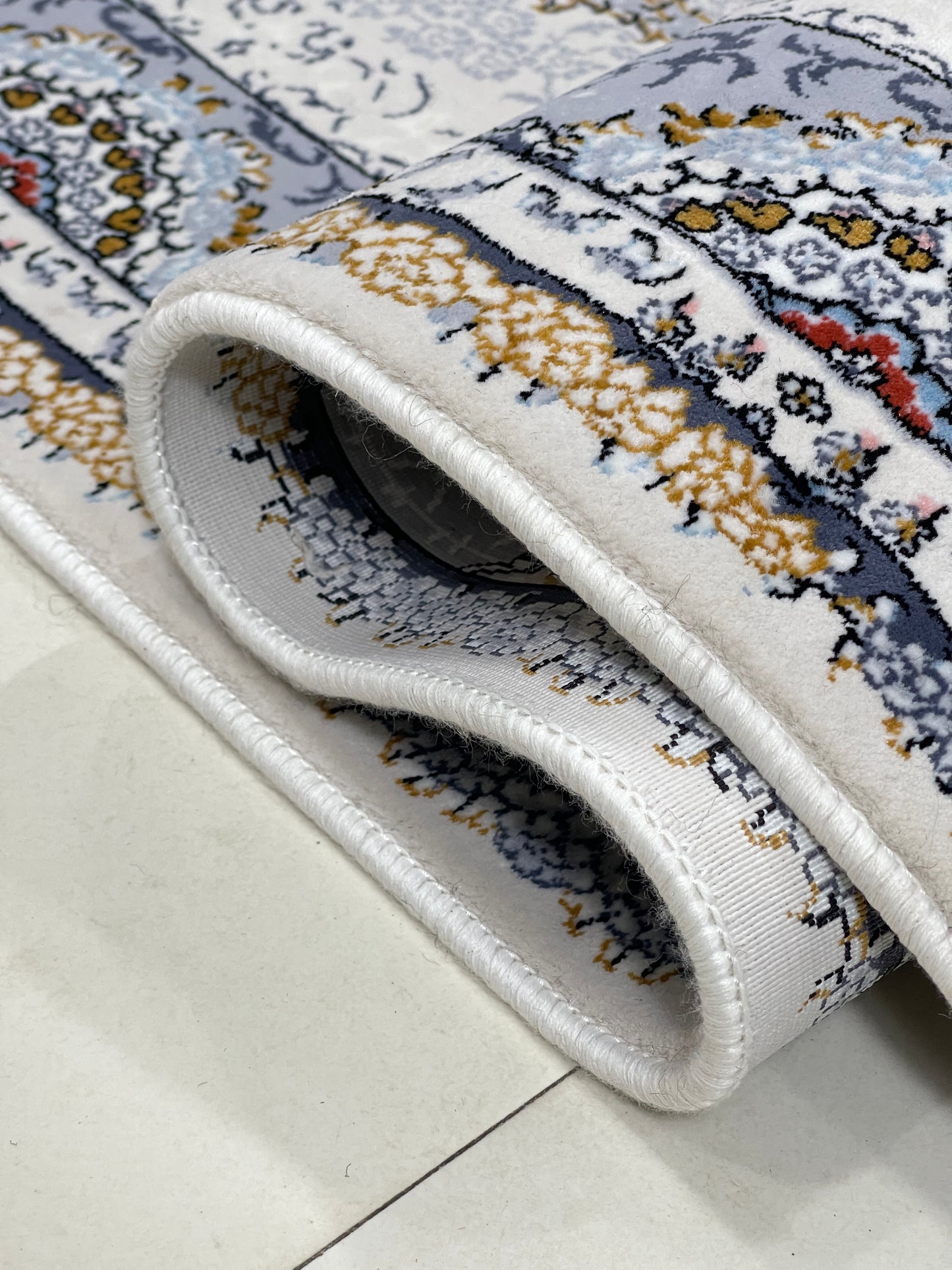 Irani  Acrylic 700 Reeds
Article -204-Off white
Size : 3 ft width x 5 ft length (100cm x 150cm)