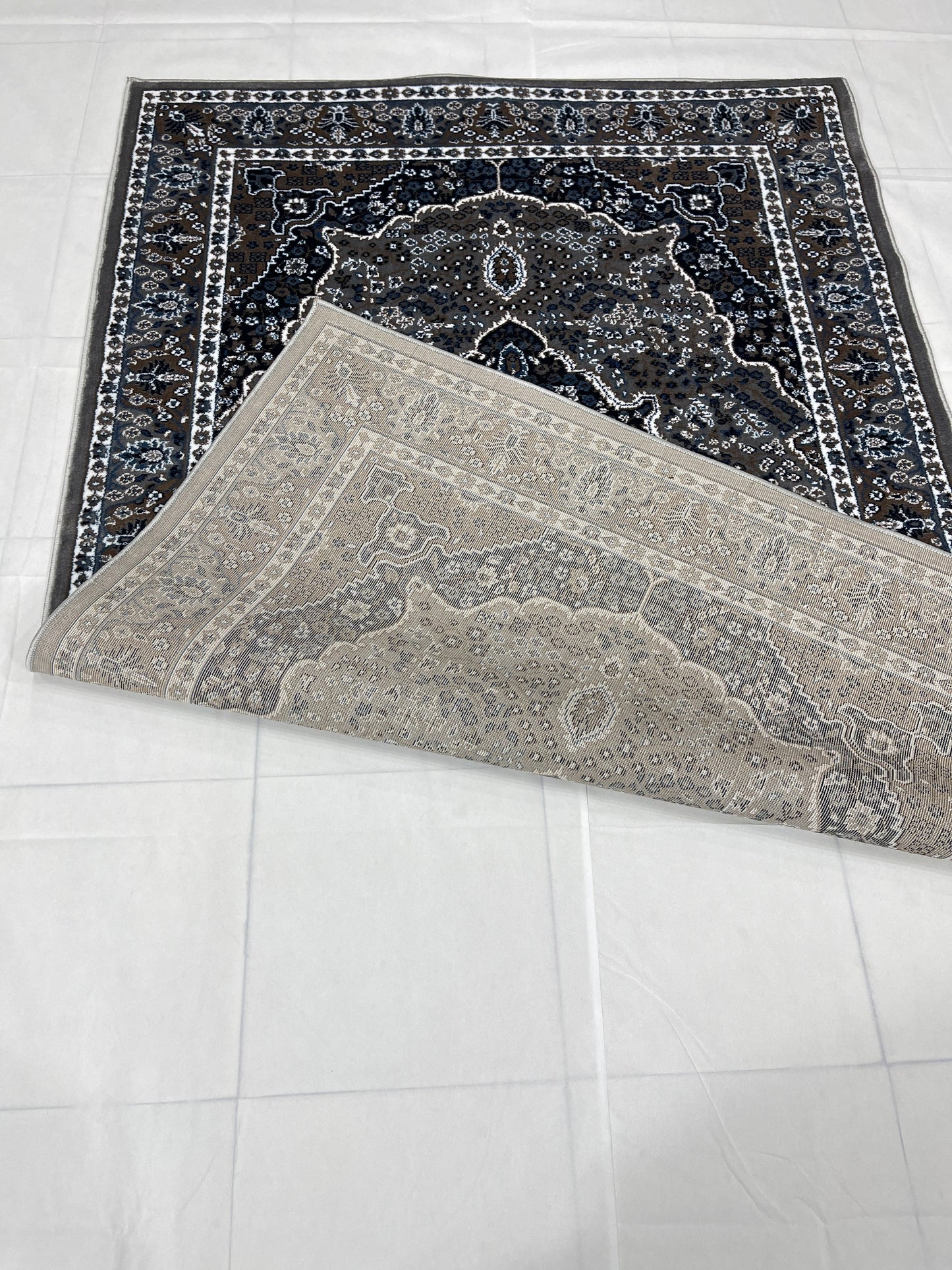 Persian Polypropylene Rug,back woven(Article-25-Grey)
Size : 5ft width  x 7.3ft length (150cm x 220cm)