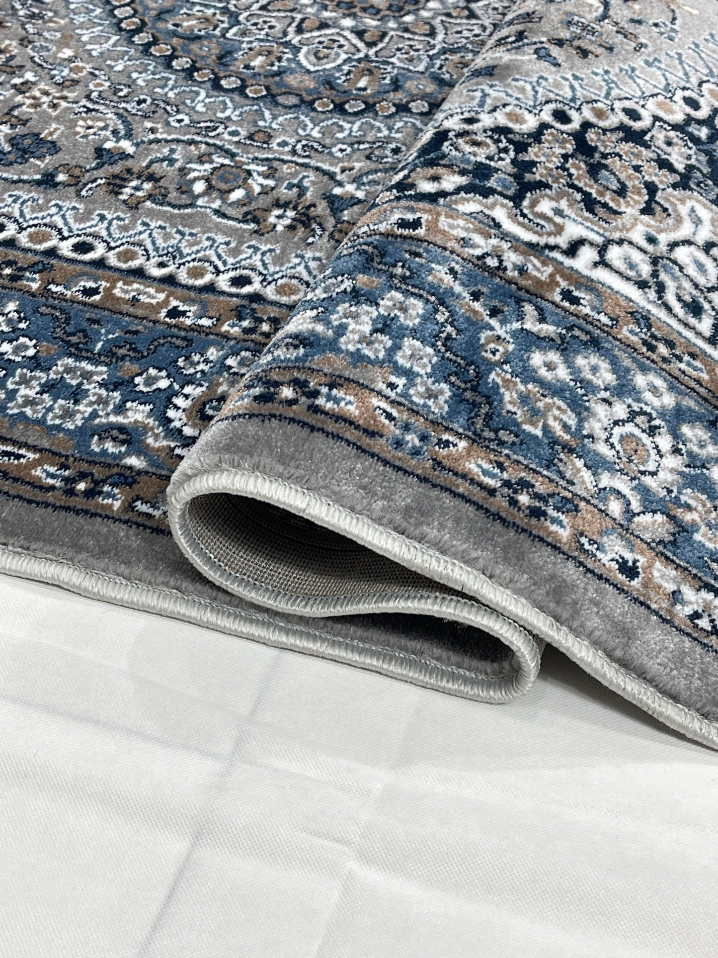 Persian Polypropylene Rug,back woven(Article-22-Grey)
Size : 5ft width  x 7.3ft length (150cm x 220cm)