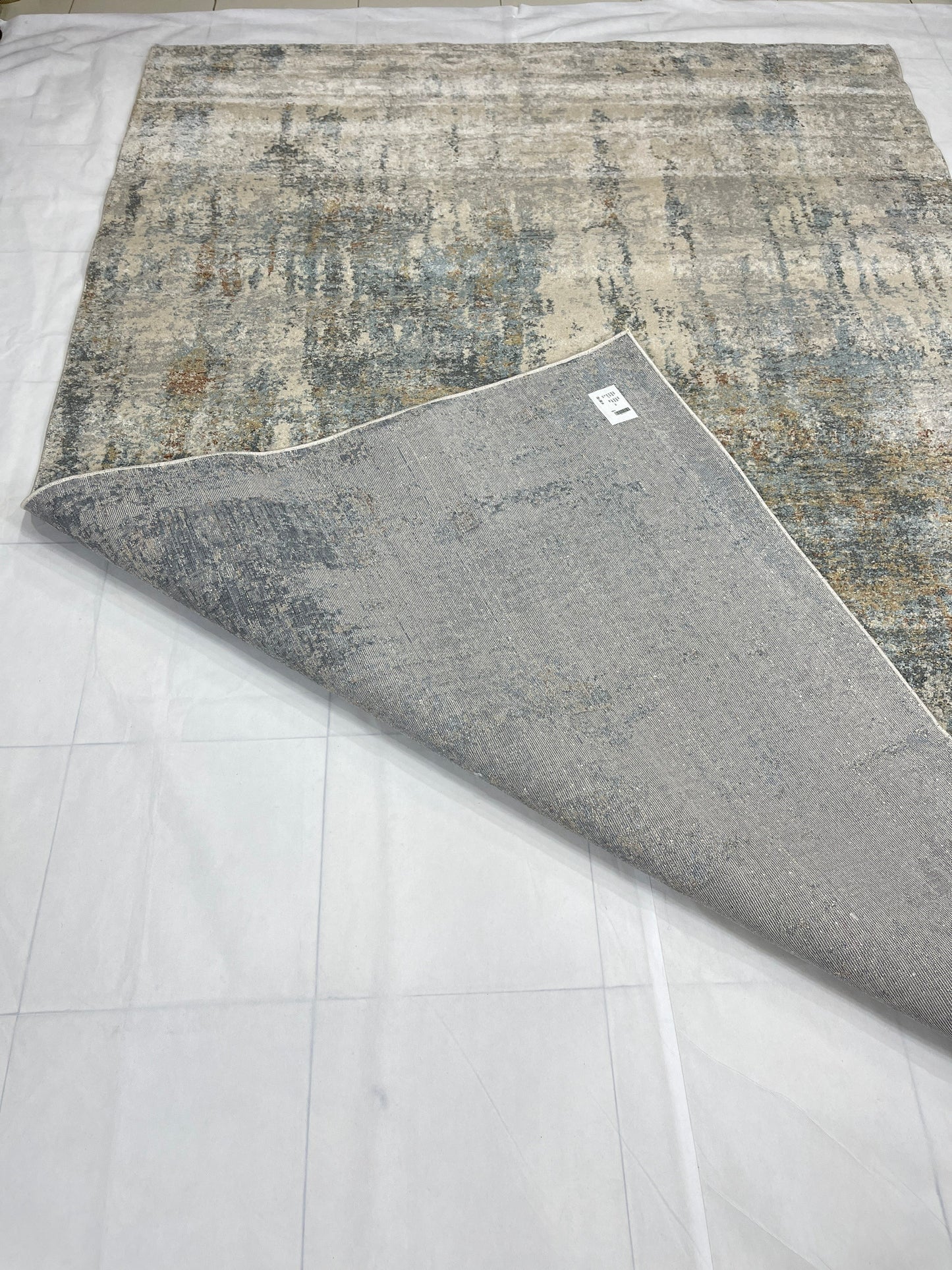 New Turkish Silk (Surya A)  Size: 6.6 ft width x 9.6 ft length (200cm x 290cm) Article -605- Off White