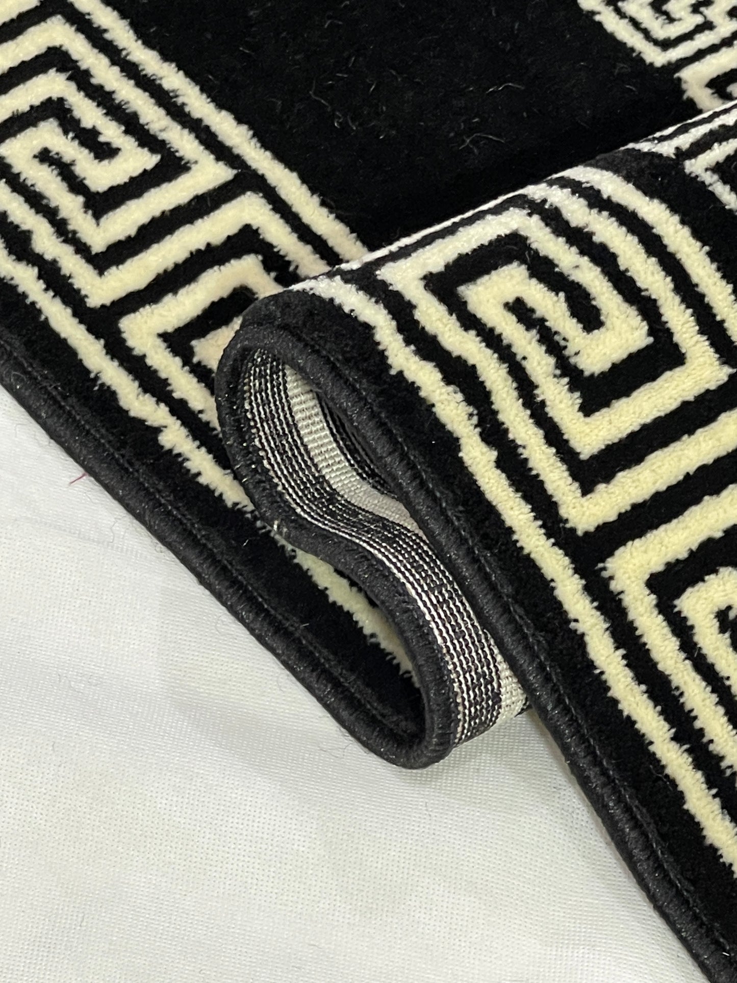 Black Modern Polypropylene Woven Rug.  Size : 2.6 ft width x 6.6 ft length  (80 cm x 200cm)