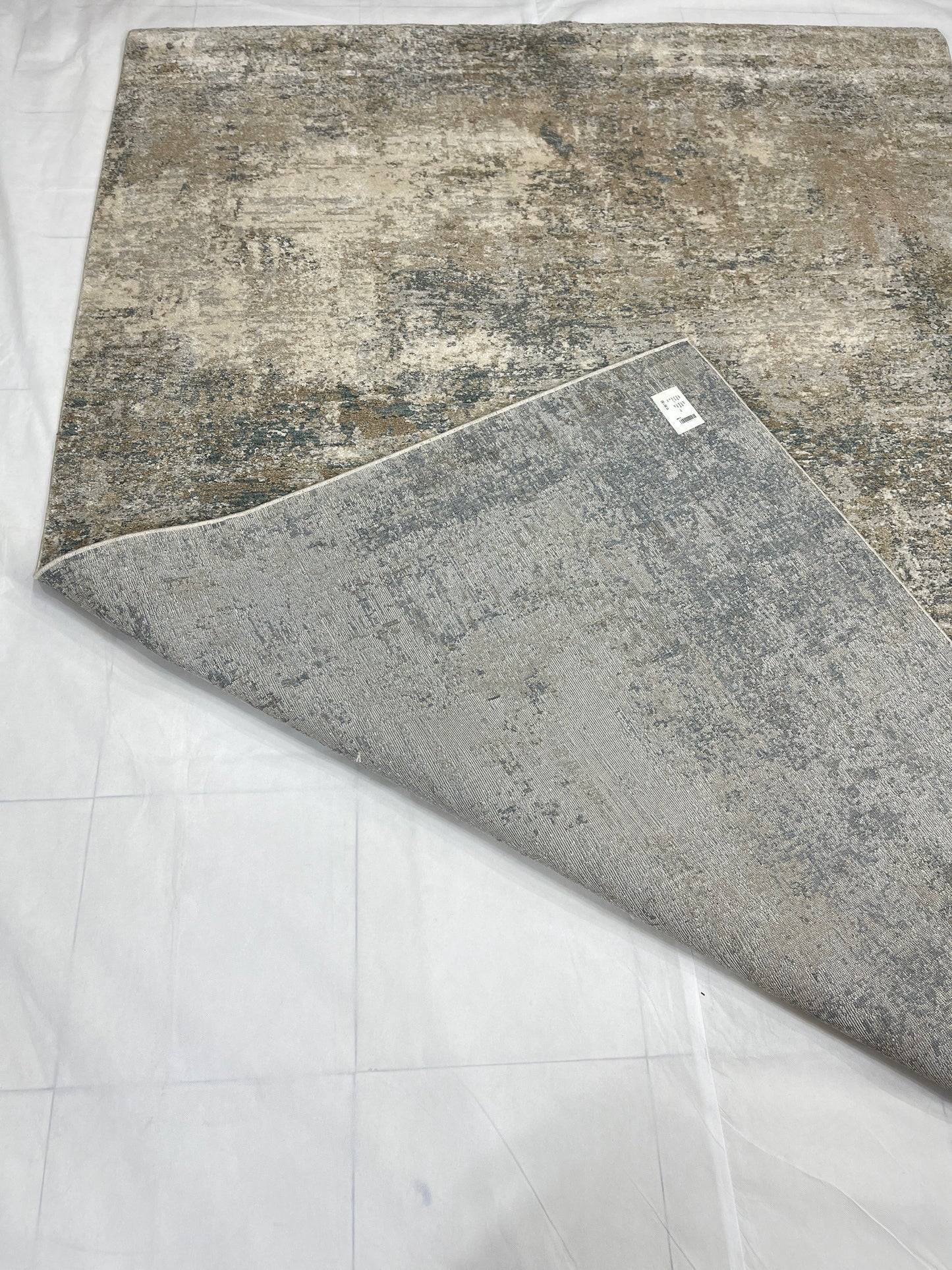 New Turkish Silk (Surya A) 
Size: 6.6 ft width x 9.6 ft length (200cm x 290cm)
Article -603- Beige & Grey