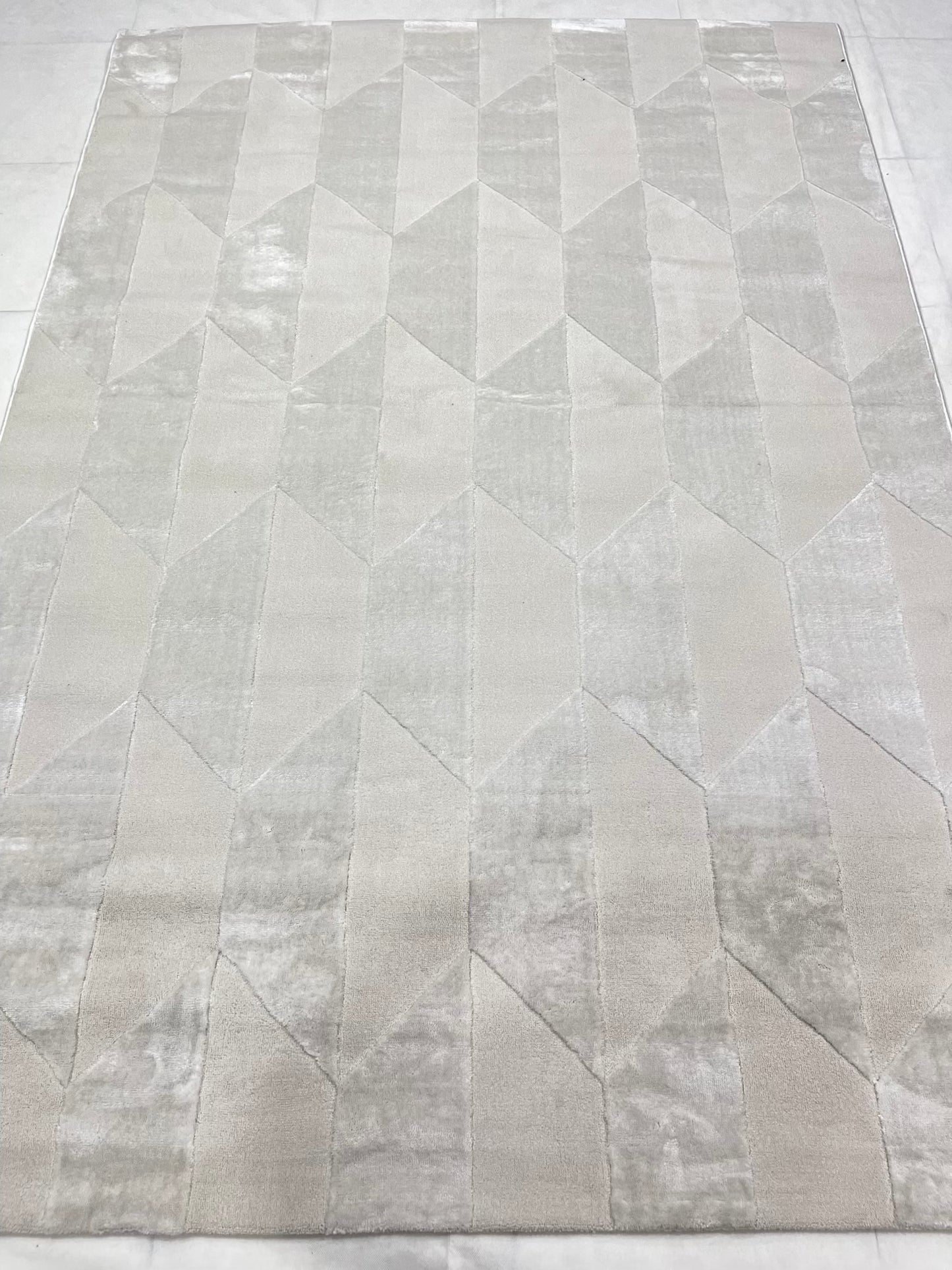 Modern Turkish Silk , Woven Back (Article-1307-White) Size : 5 ft width x 7.3 ft length