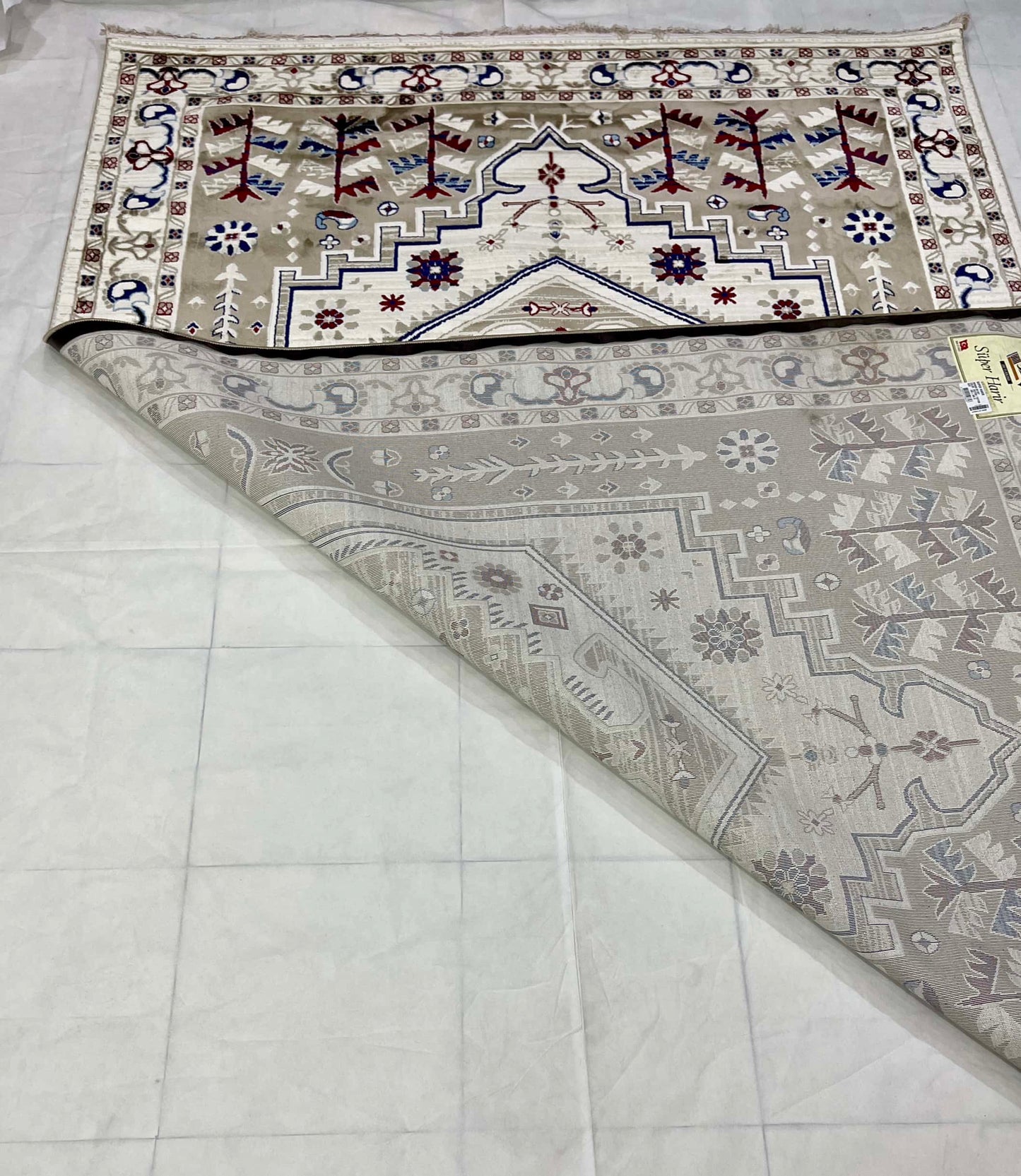 New Turkish Silk (Super Hair) 
Size: 6.6 ft width x 9.6 ft length (200cm x 290cm)
Article -405- off white , Multi Colour