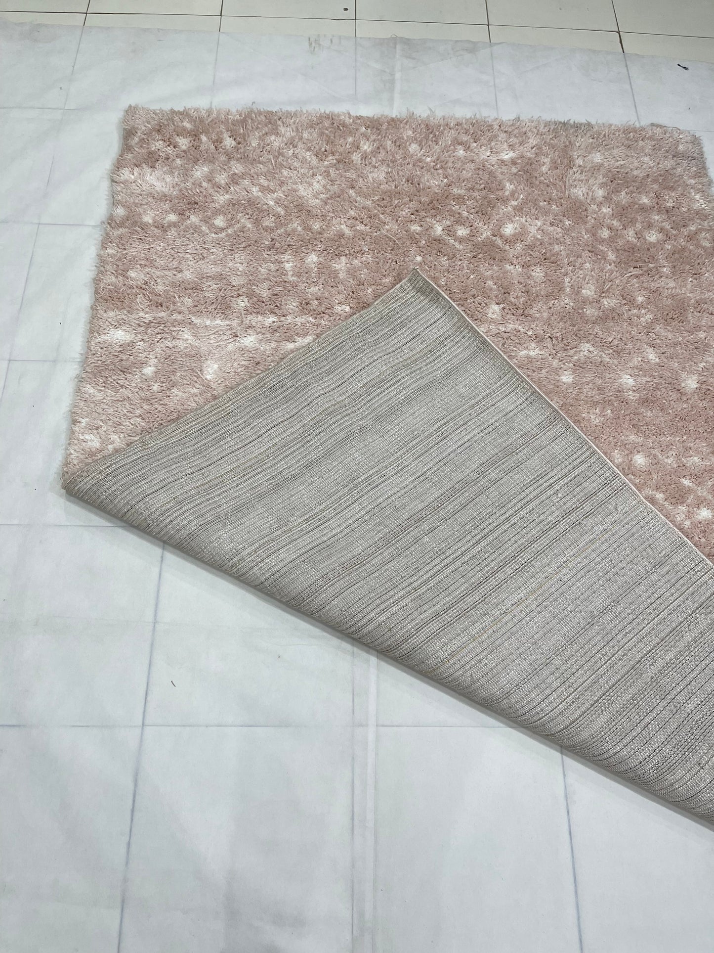 Turkish Shaggy Rug With Woven Back.  Size : 5 Ft Width x 7.3 Ft Length (160cm x 220cm) Article-06-Pink