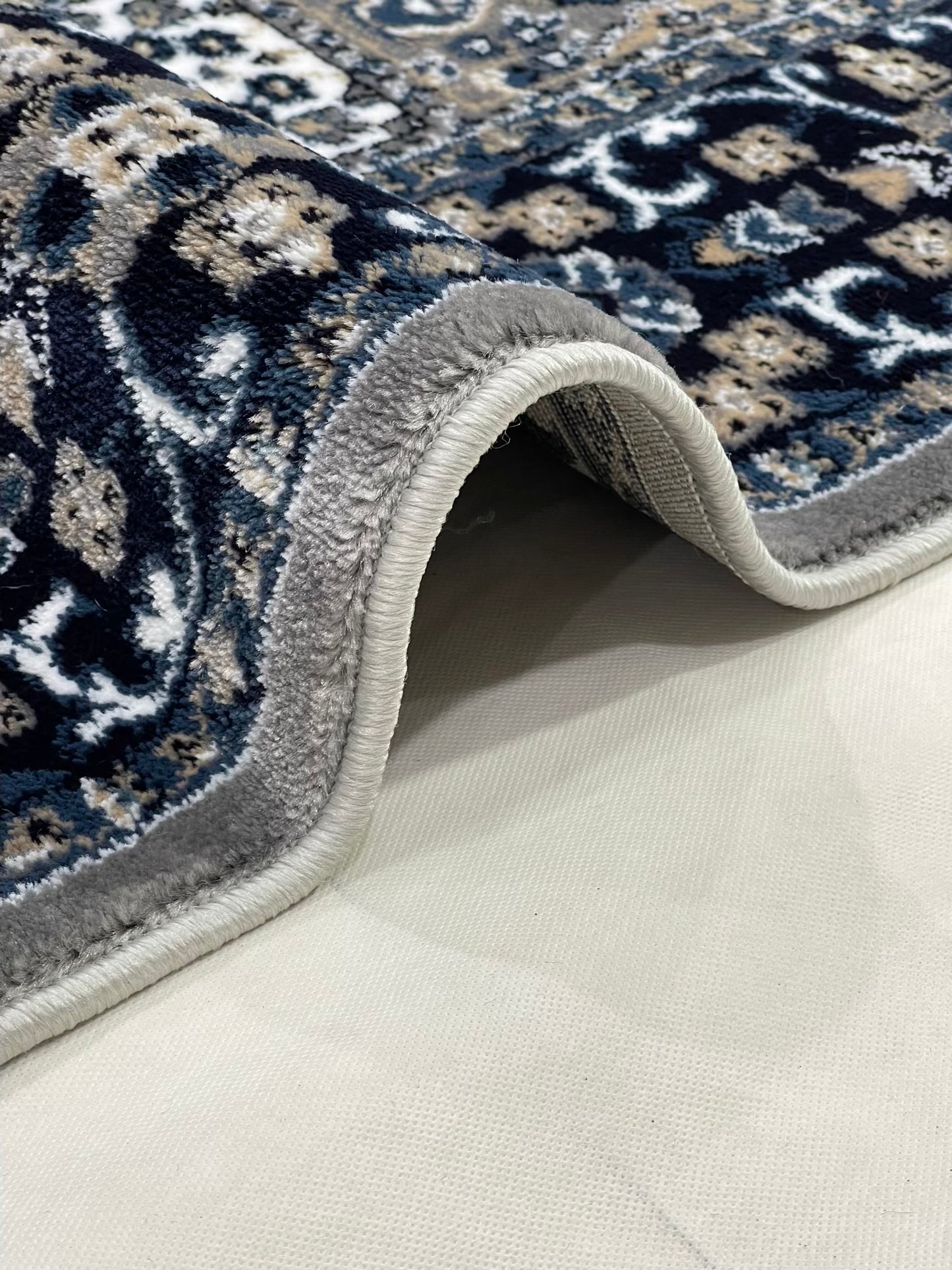 Persian Polypropylene Rug,back woven(Article-28-Grey)
Size : 5ft width  x 7.3ft length (150cm x 220cm)