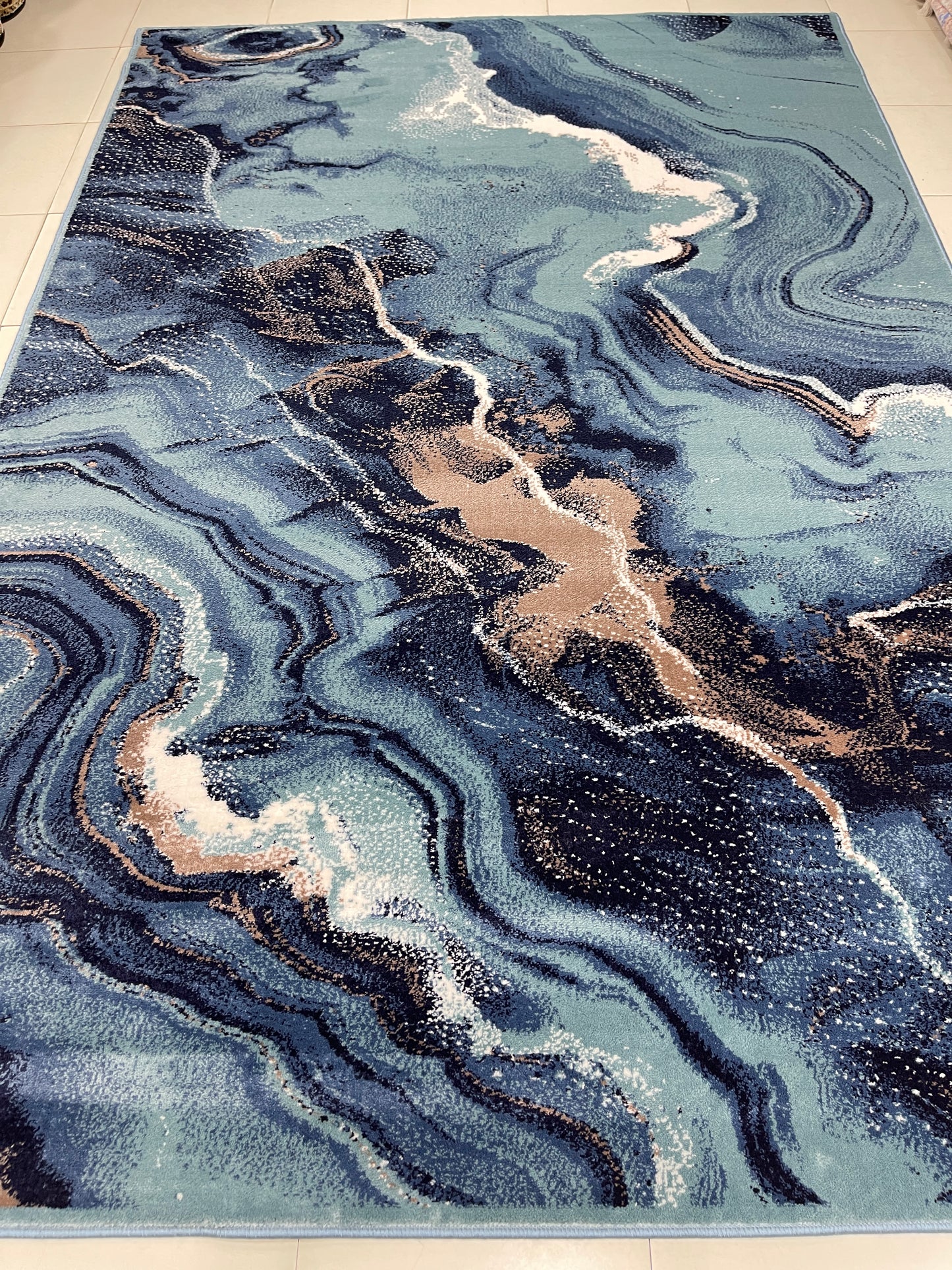 Modern polypropylene Rug,back woven(Article-420-Feroze)
Size : 6.6 ft width x 9.6 ft length (200cm x 290cm)