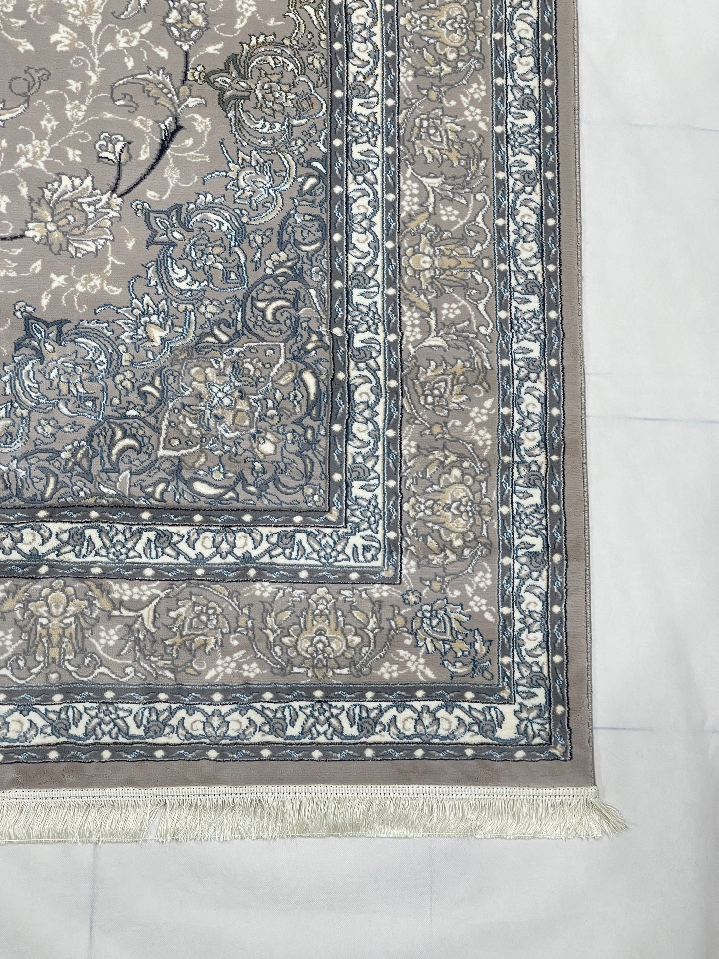 Persian Thick Woven Rug. 
(Article -642-Grey )
Size: 6.6 ft width x 9.6 ft length (200cm x 290cm)