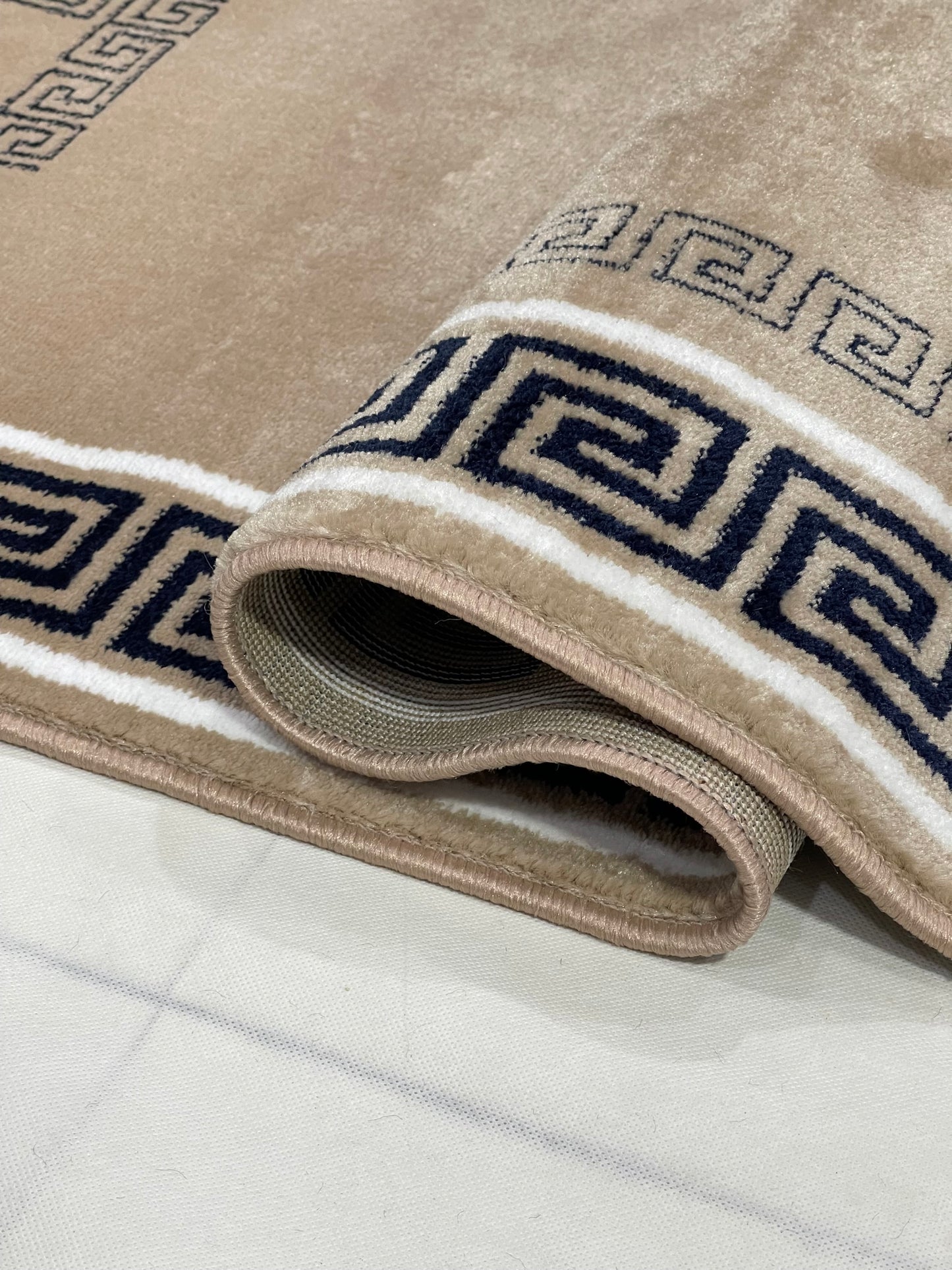 Mink Versace Polypropylene Woven Rug.  Size : 2.6 ft width x 6.6 ft length  (80 cm x 200cm)