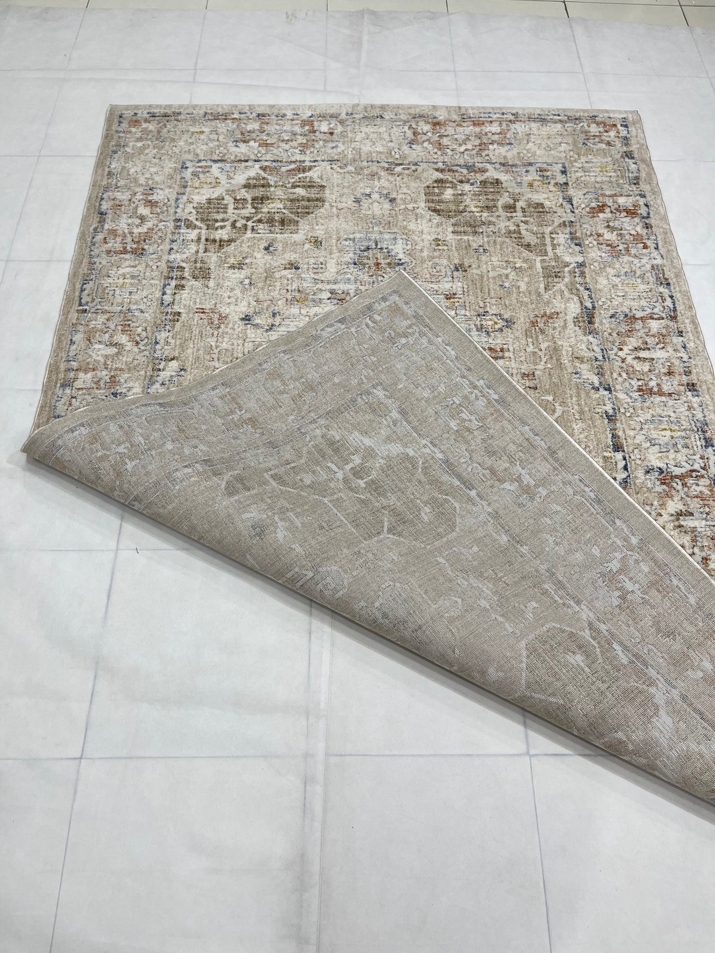 Turkish Polypropylene Silk. Woven Back (Article-1670-Off white )
Size : 5ft width  x 7.3ft length (150cm x 220cm)