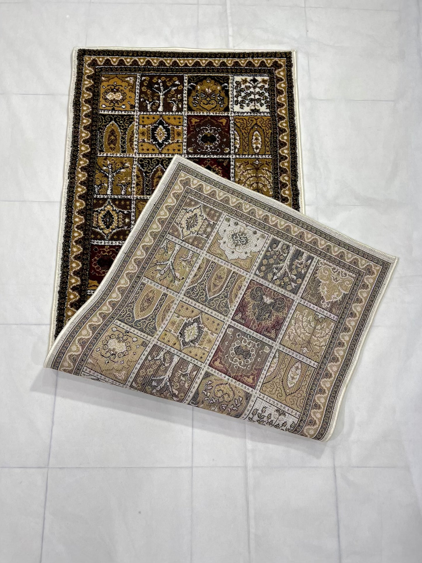 Antique Off white Polypropylene Woven Runner.
 Size : 2.6 ft width x 6.6 ft length
 (80 cm x 200cm)