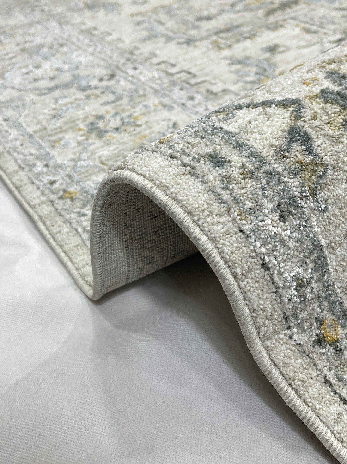 New Turkish Silk (Surya A) 
Size: 6.6 ft width x 9.6 ft length (200cm x 290cm)
Article -627- Off White