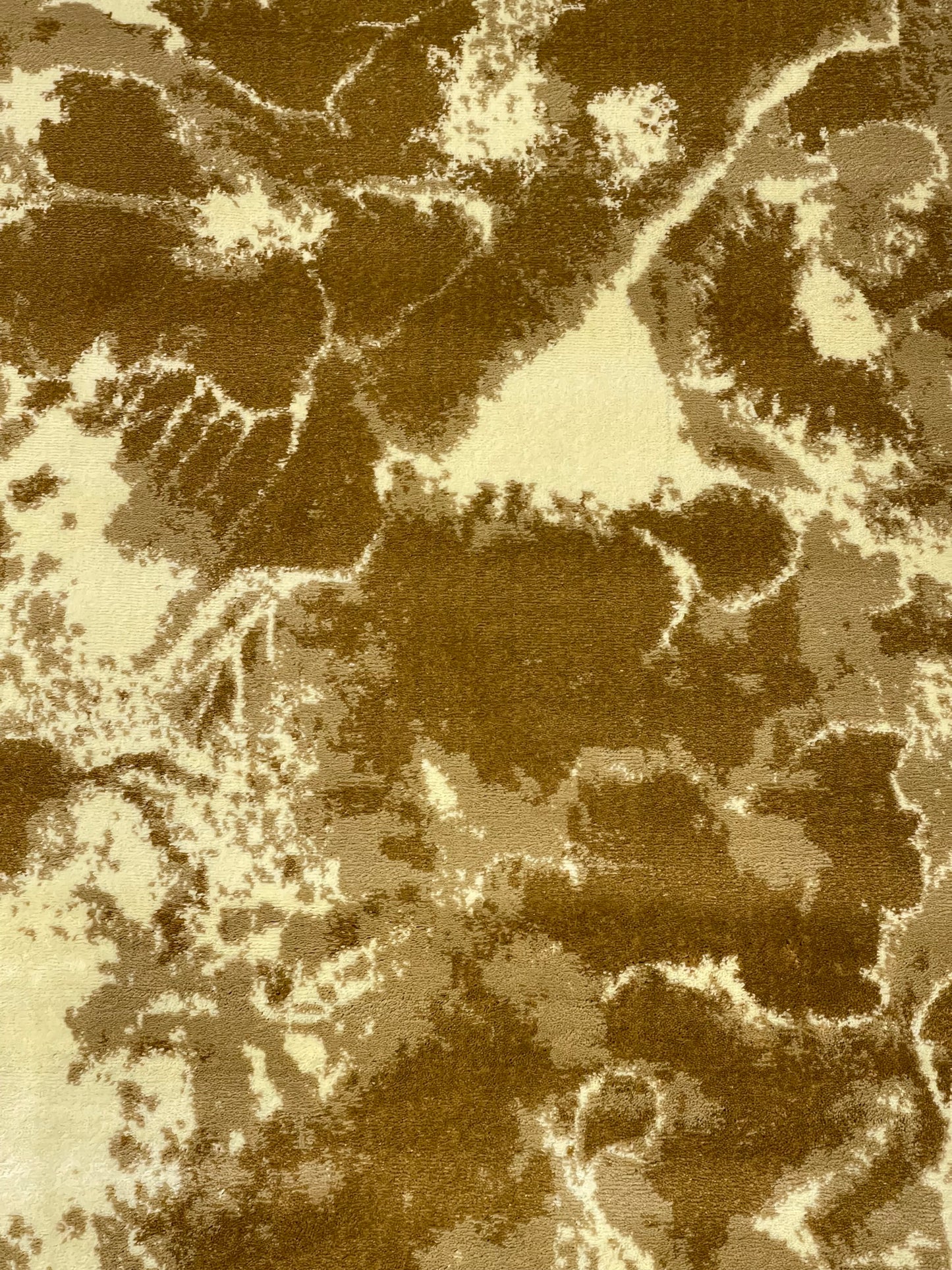 Modern Polypropylene Rug,back woven(Article-1654-Off white) Size : 5ft width  x 7.3ft length (150cm x 220cm)