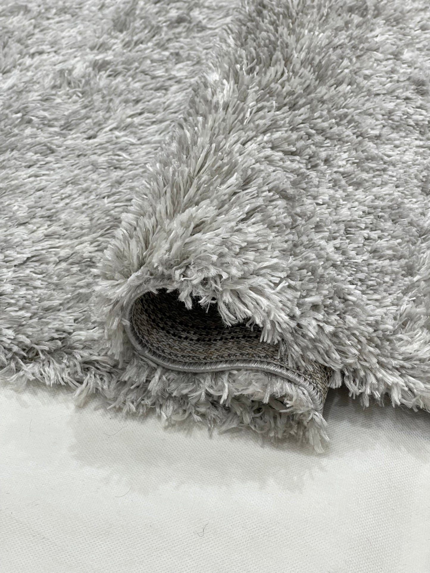 Turkish Shaggy Rug With Woven Back.  Size : 3 ft width x 4.5 ft length (100 cm x 135cm )