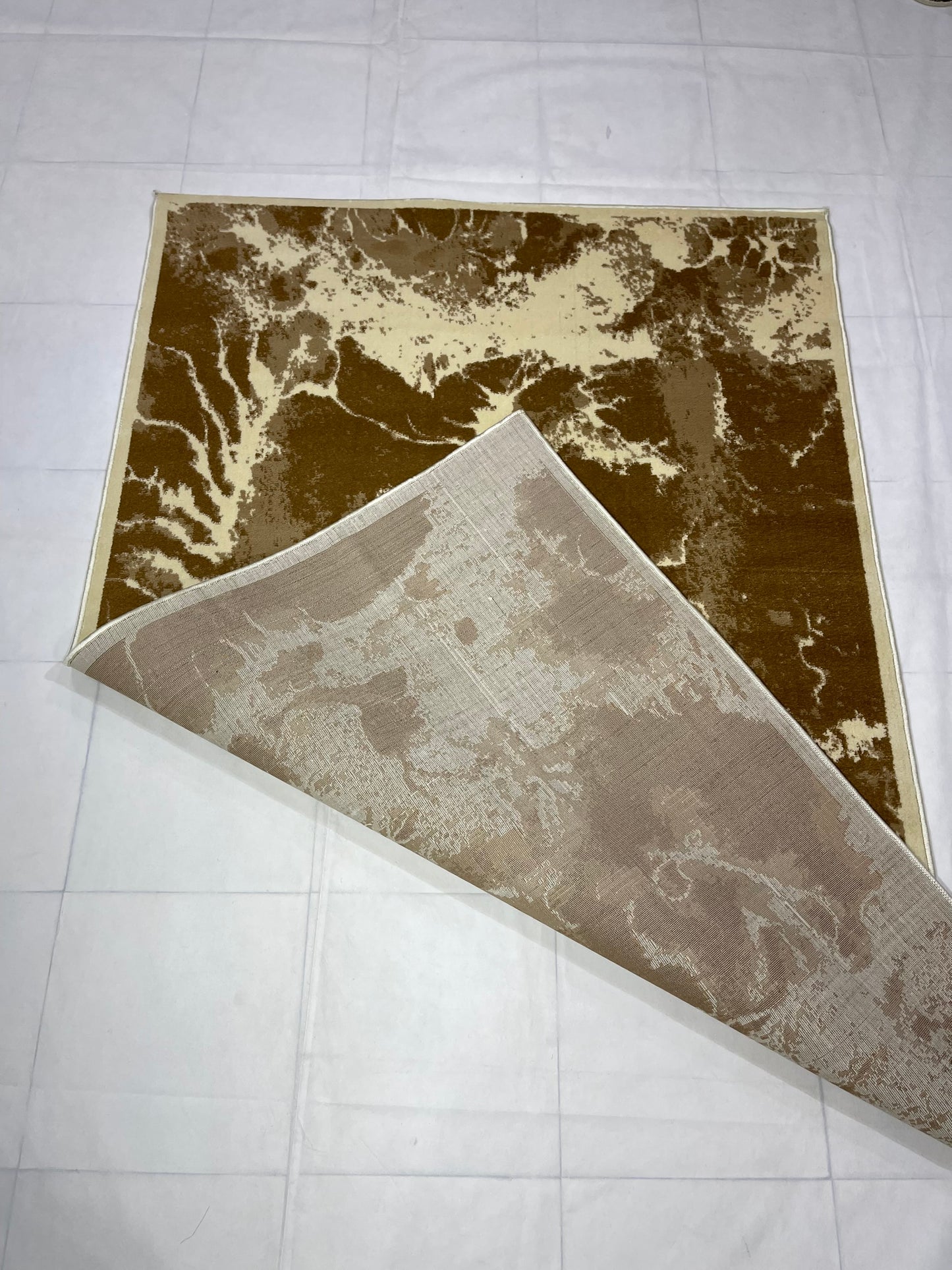Modern Polypropylene Rug,back woven(Article-1654-Off white) Size : 5ft width  x 7.3ft length (150cm x 220cm)