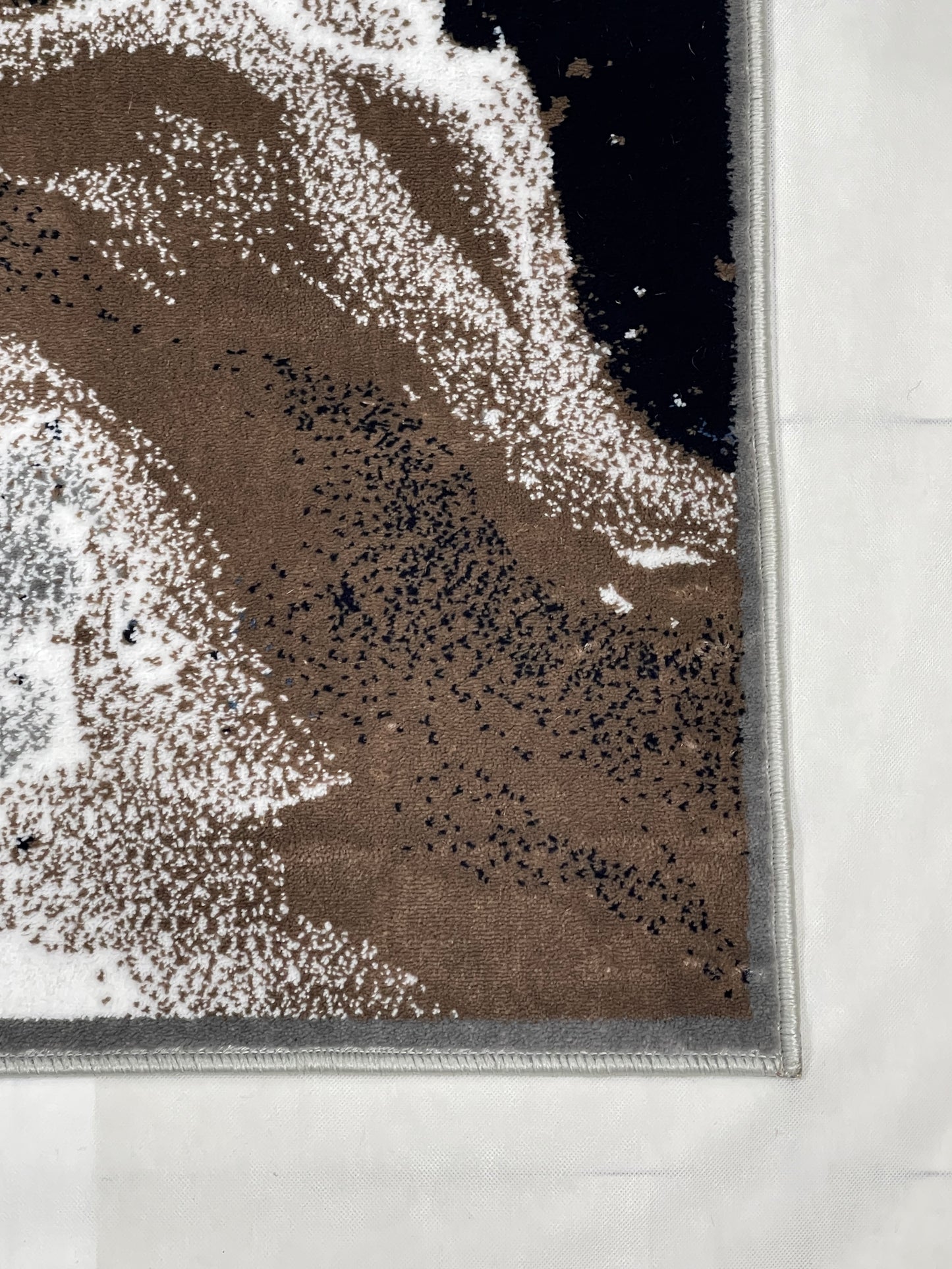 Grey Modern Polypropylene Woven Rug.  Size : 2.6 ft width x 6.6 ft length  (80 cm x 200cm)