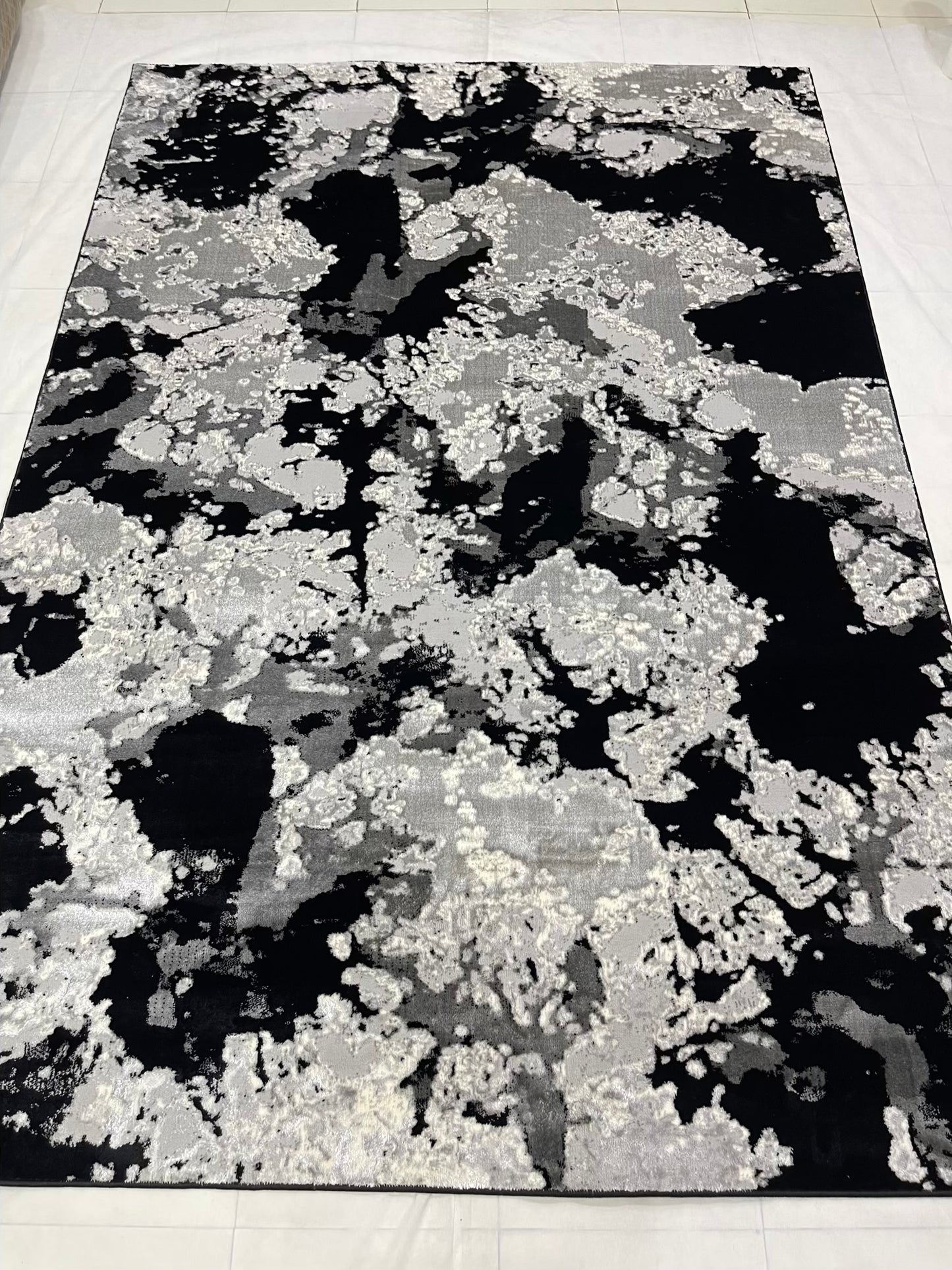 Turkish Top Quality Silk.(Article-1077-Black , Grey) Size: 6.6 ft width x 9.6 ft length (200cm x 290cm)