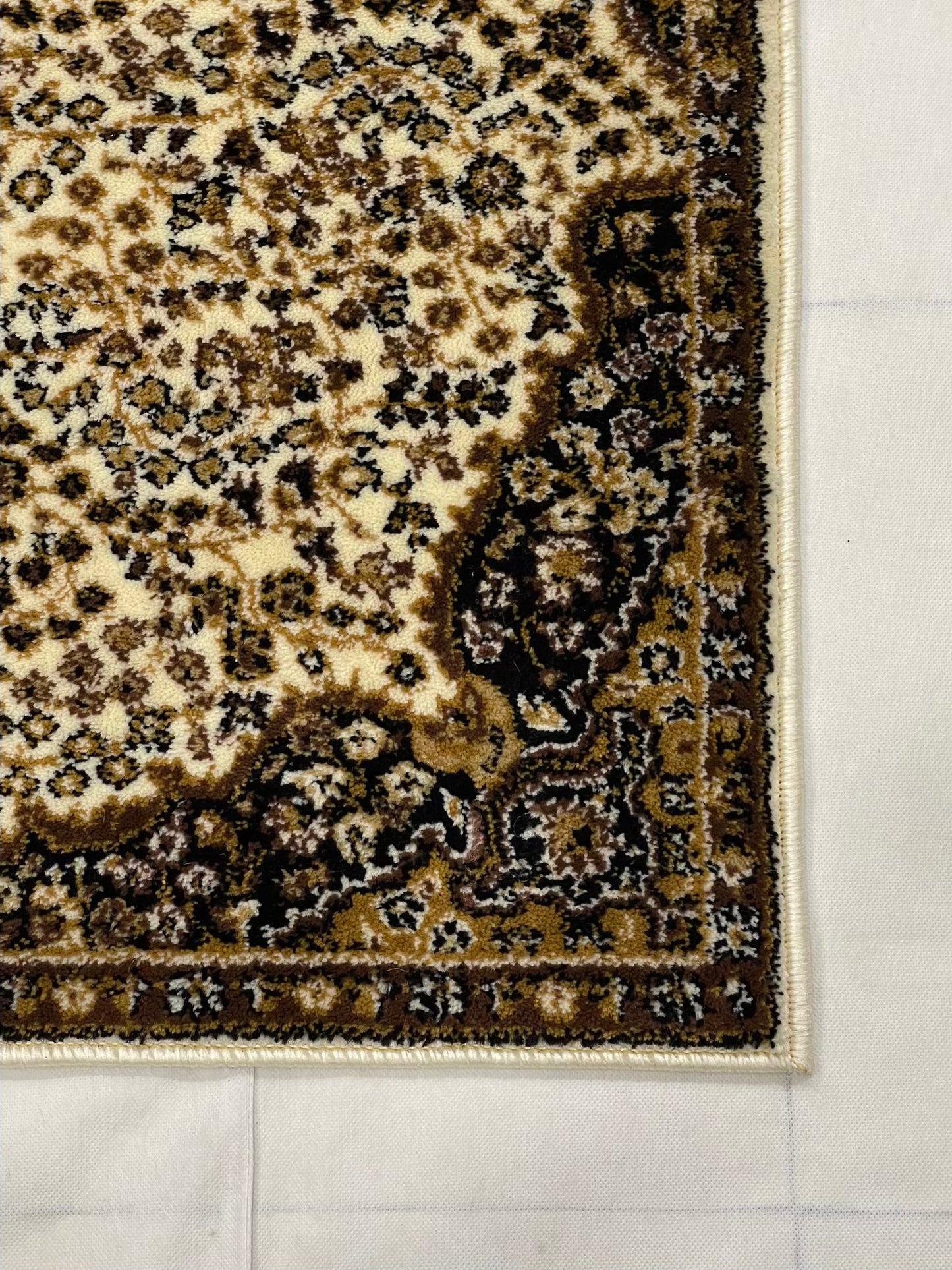 Off white Persian Polypropylene Woven Runner.
Size : 2.6 ft width x 6.6 ft length
(80 cm x 200 cm)