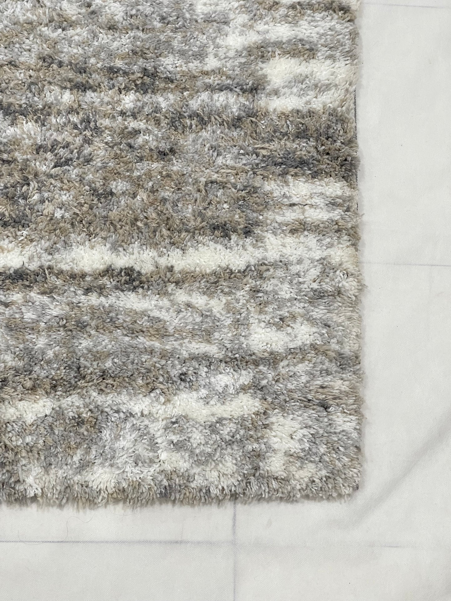 Turkish Shaggy Rug With Woven Back.  Size : 5 Ft Width x 7.3 Ft Length (160cm x 220cm) Article-09-Off White, Grey