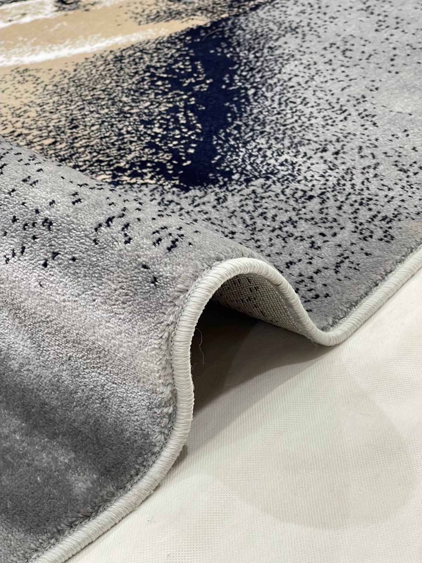 Modern polypropylene Rug,back woven(Article-8122-Grey)
Size : 5ft width  x 7.3ft length (150cm x 220cm)
