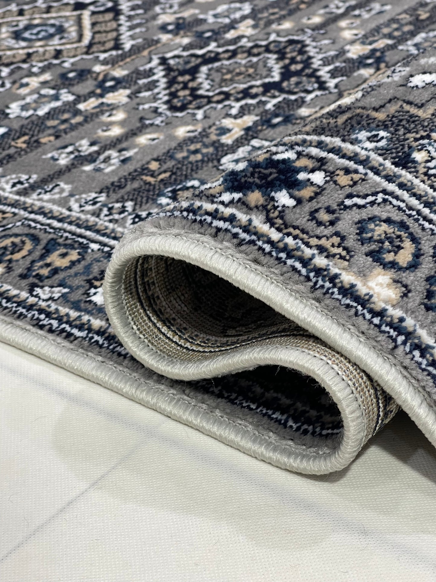 Grey Persian Polypropylene Woven Rug.  Size : 2.6 ft width x 6.6 ft length  (80 cm x 200cm)