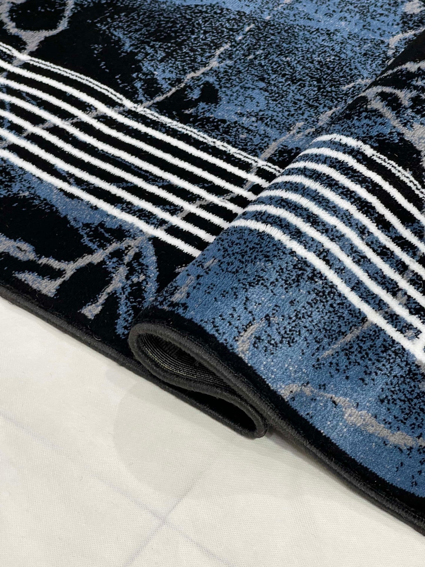 Modern polypropylene Rug,back woven(Article-872-Black,Blue)
Size : 5ft width  x 7.3ft length (150cm x 220cm)