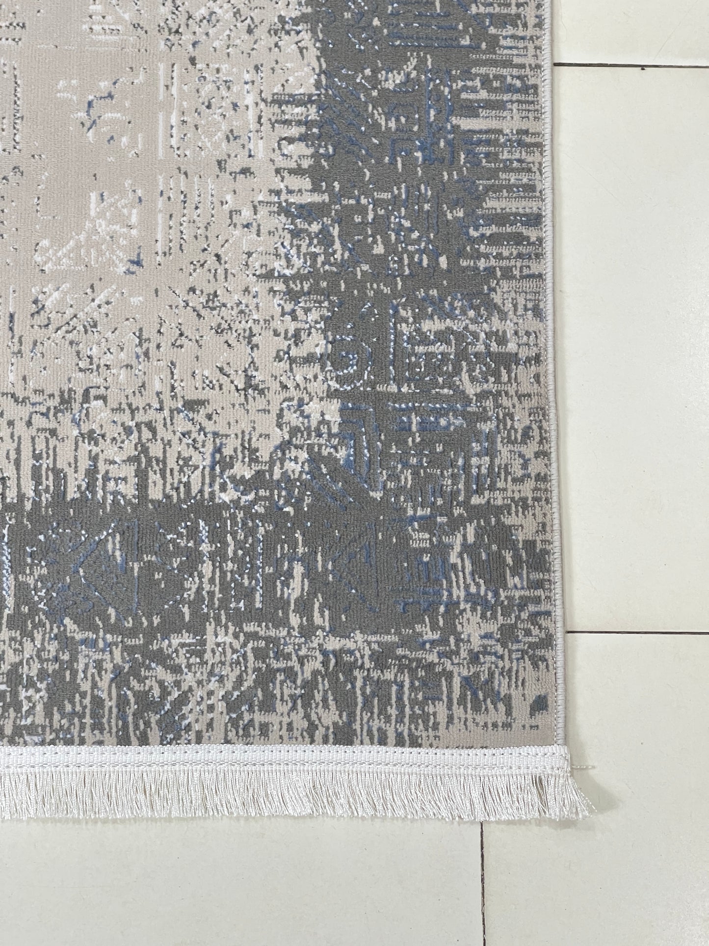 Irani viscose Rug , Woven Back
Article-319-Off white 
Size : 3 ft width x 5 ft length (100 cm x 150cm)