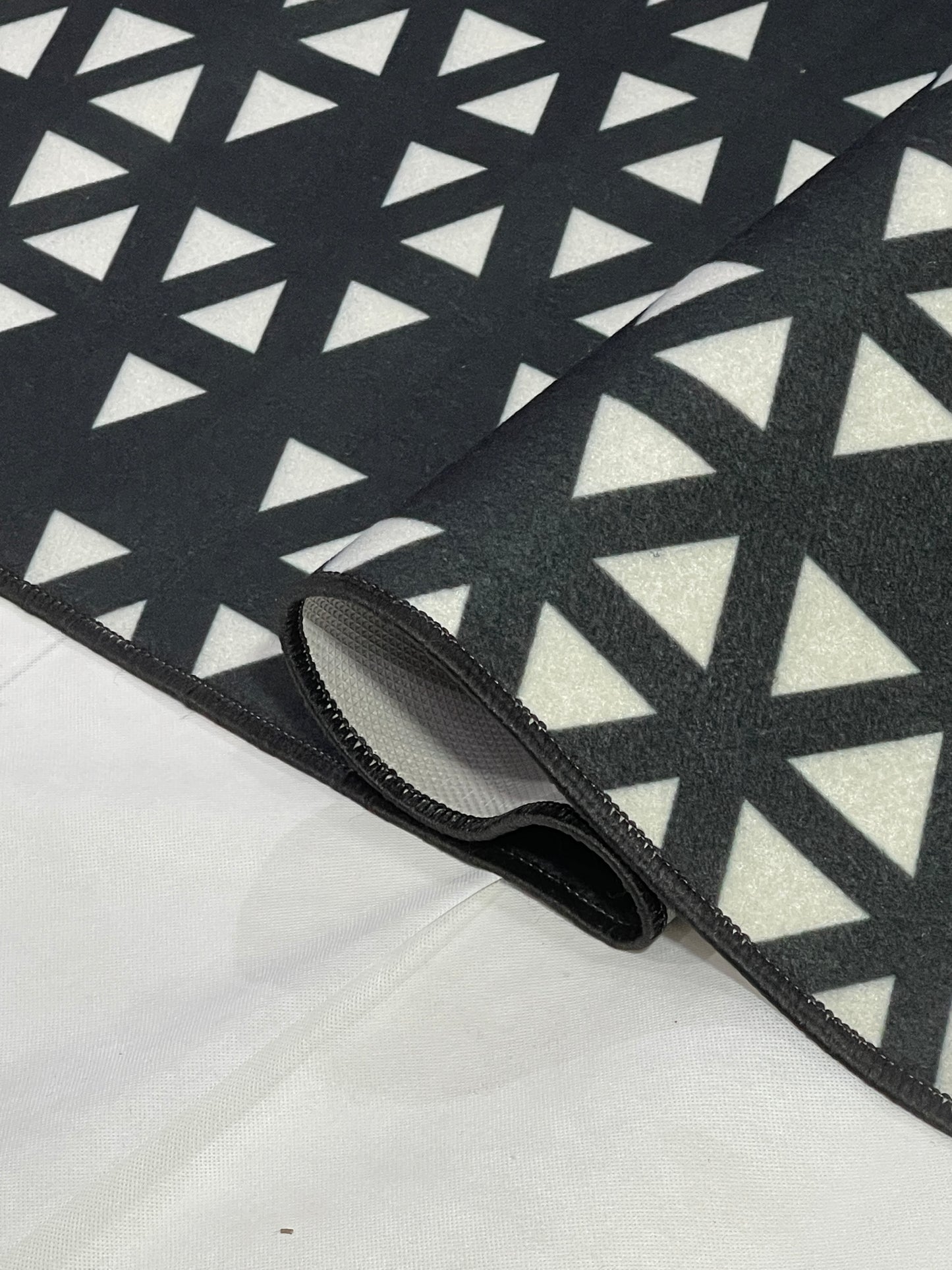 Modern Non-Woven TPR Anti Slip Rug.
Size : 5ft width  x 7.8ft length (150cm x 230cm)
Article-2701-Off white