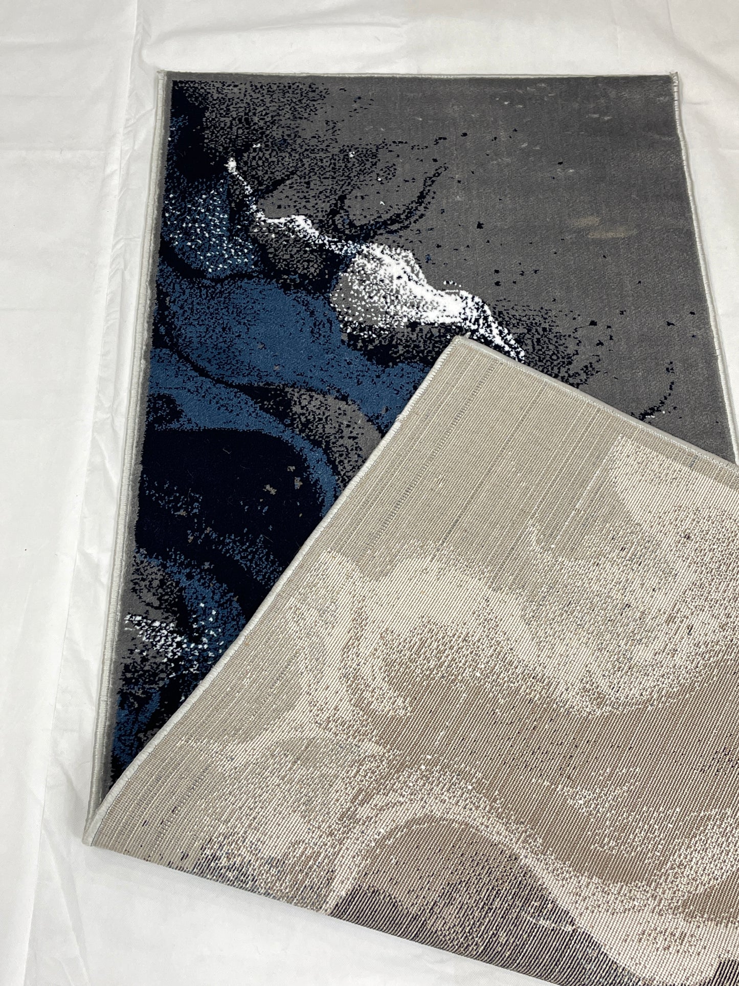 Grey Modern Polypropylene Woven Rug.  Size : 2.6 ft width x 6.6 ft length  (80 cm x 200cm)