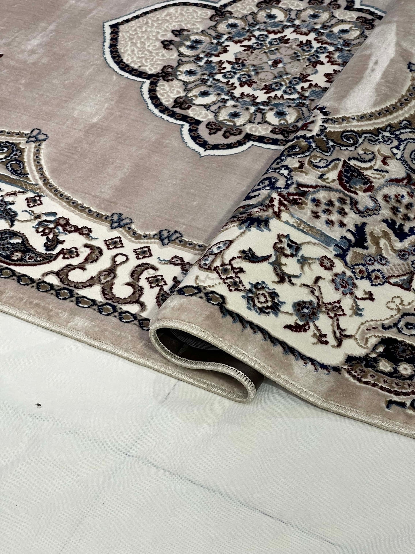 Turkish Top Quality Silk.(Article-1014-off white )
Size : 5ft width  x 7.3ft length (150cm x 220cm)