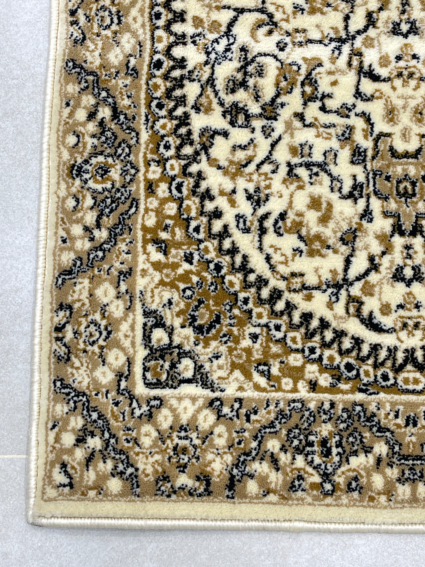 Off white Persian Polypropylene Woven Rug.  Size : 2.6 ft width x 6.6 ft length  (80 cm x 200cm)