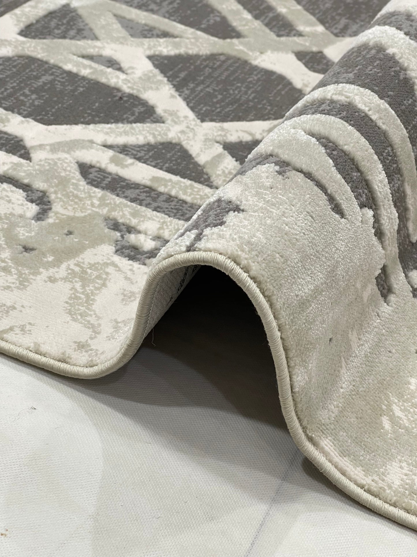 Irani Vintage Woven Rug.  Article -2080-Off White,Grey Size: 6.6 ft width x 9.6 ft length (200cm x 290cm)