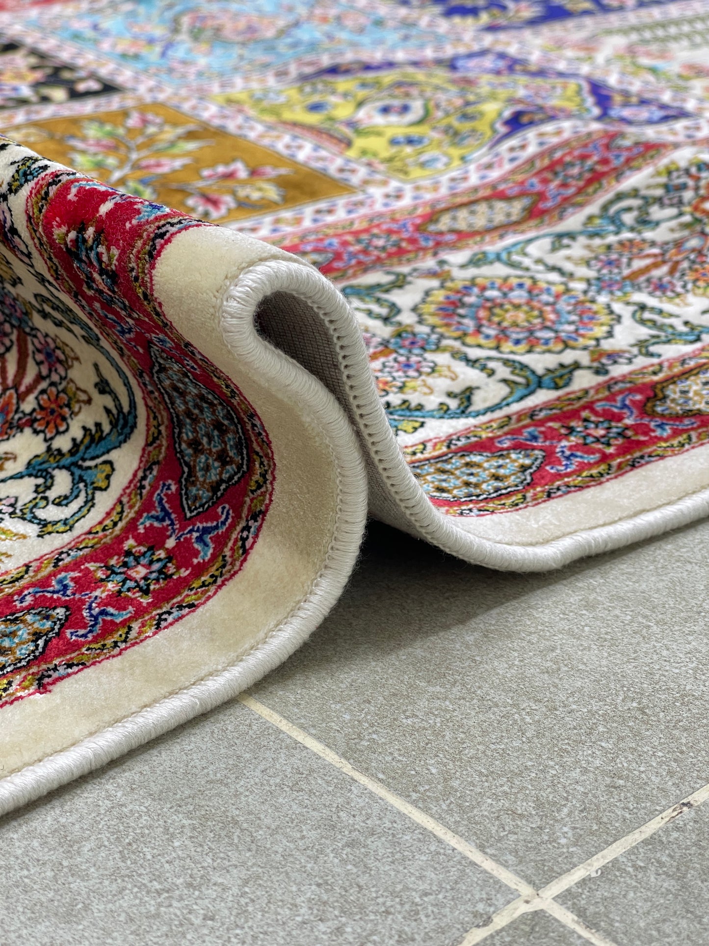 Premium Irani 1600 Reed Machine Made Rug - Off white & Multi with Cotton Back
Size : 5 ft width x 7.3 ft length (150cm x 225cm)