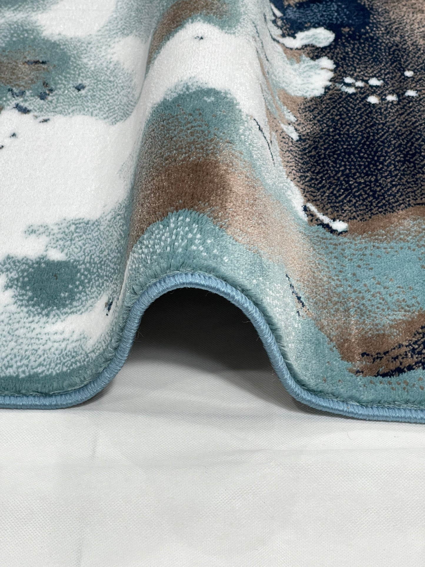 Modern polypropylene Rug,back woven(Article-6513-Feroze)
Size : 5ft width  x 7.3ft length (150cm x 220cm)