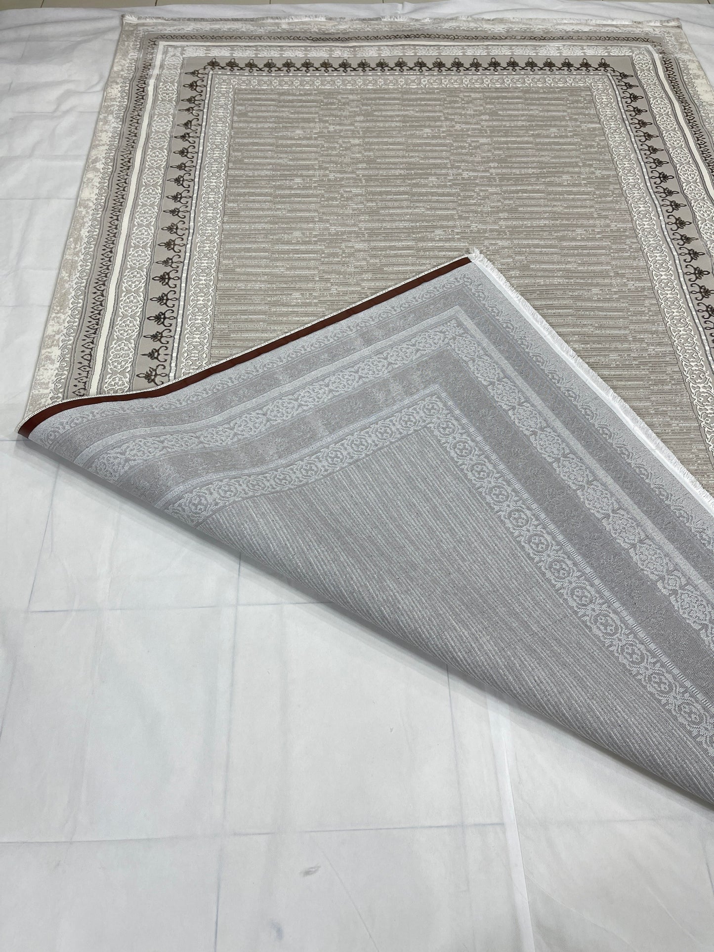 New Turkish Silk (Surya A) 
Size: 6.6 ft width x 9.6 ft length (200cm x 290cm)
Article -615- Off White & Grey