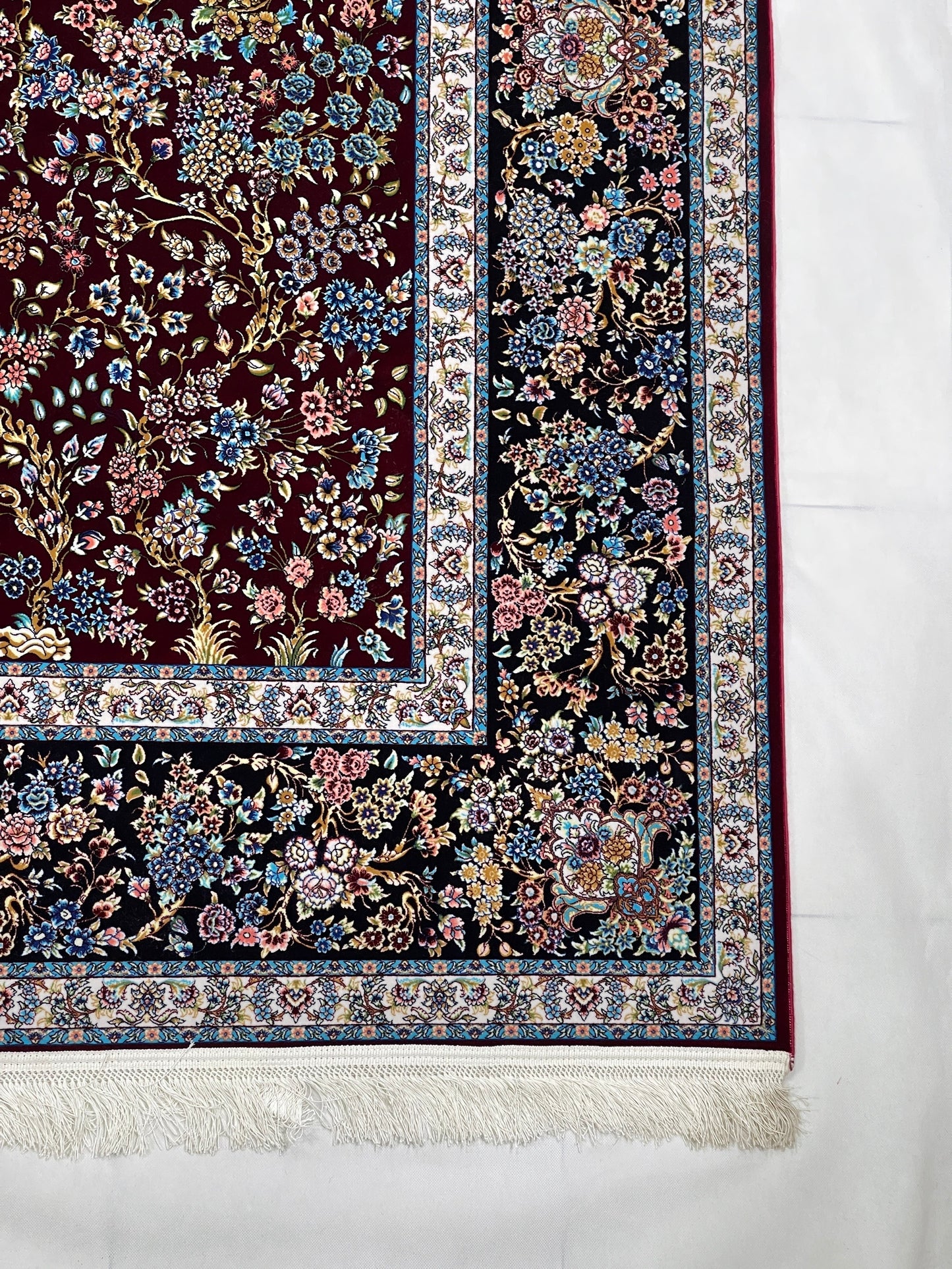 Irani Top Quality 
Mixture of 12 colours
1500 Reeds Acrylic Rug With Jute Back (01)
Size : 6.6 Ft Width x 9.6 Ft Length
