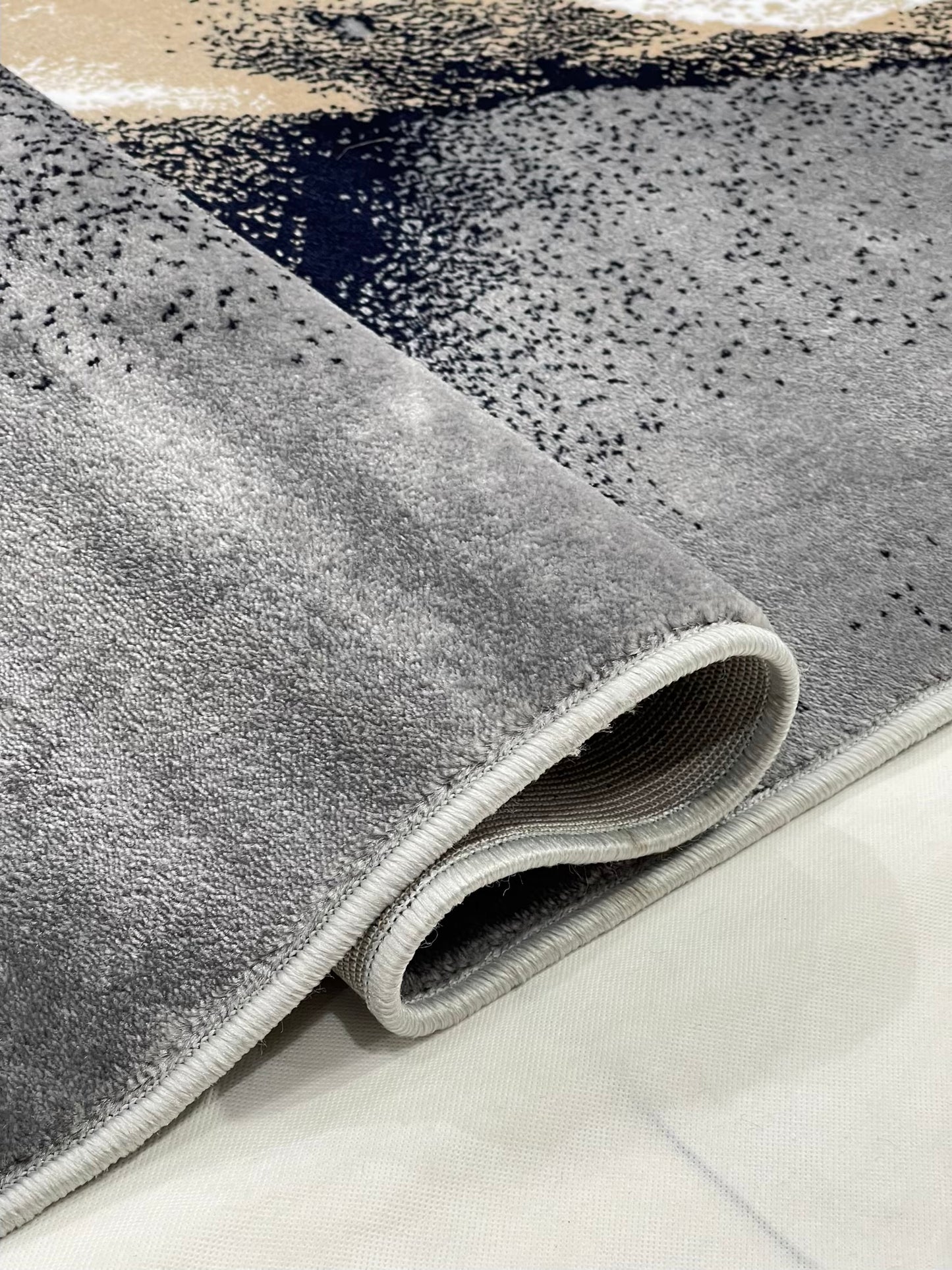 Modern polypropylene Rug,back woven(Article-8122-Grey)
Size : 5ft width  x 7.3ft length (150cm x 220cm)