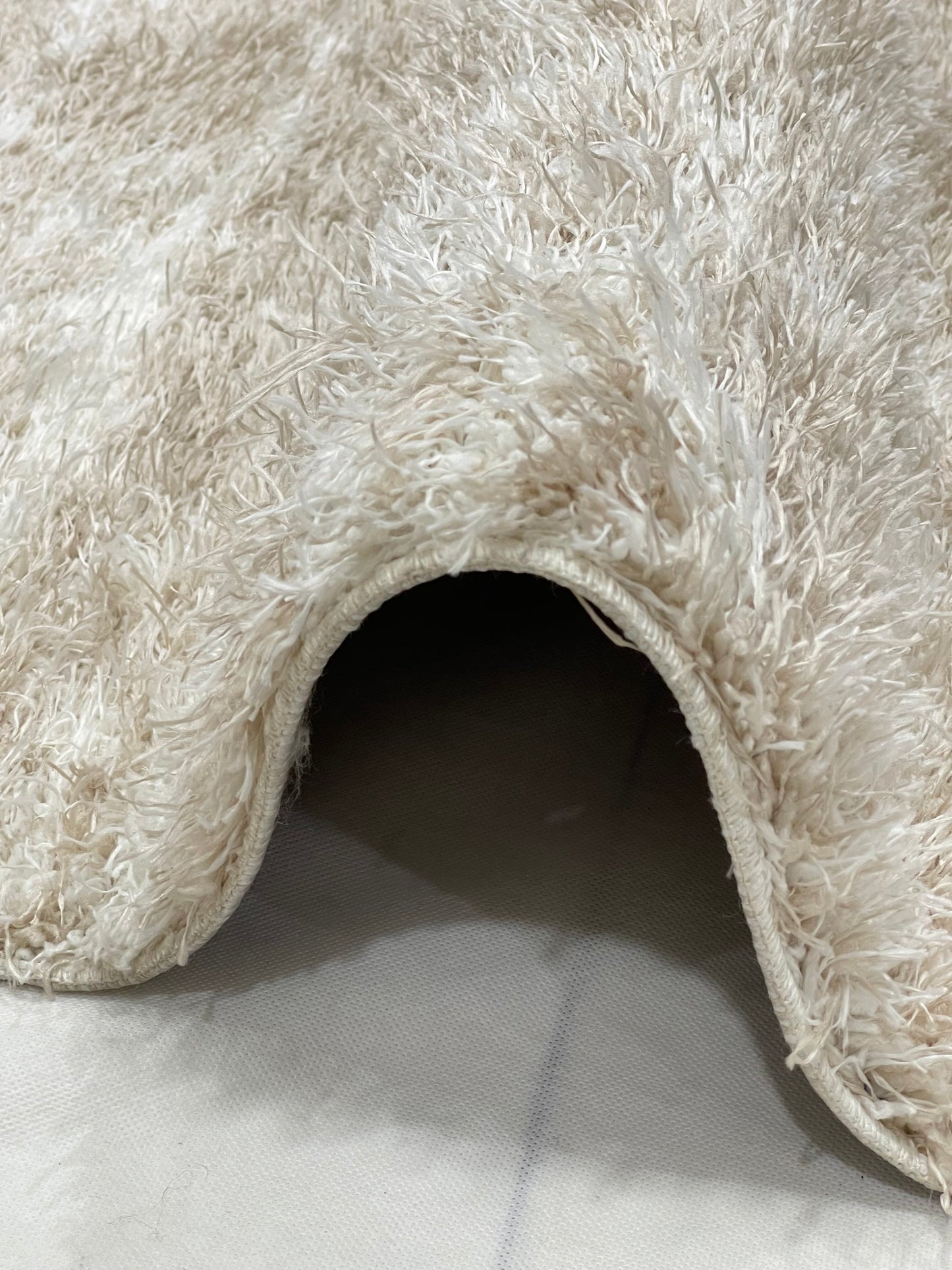 Turkish Shaggy Rug With Woven Back.  Size : 5 Ft Width x 7.3 Ft Length (160cm x 220cm) Article-10-Off White, Beige