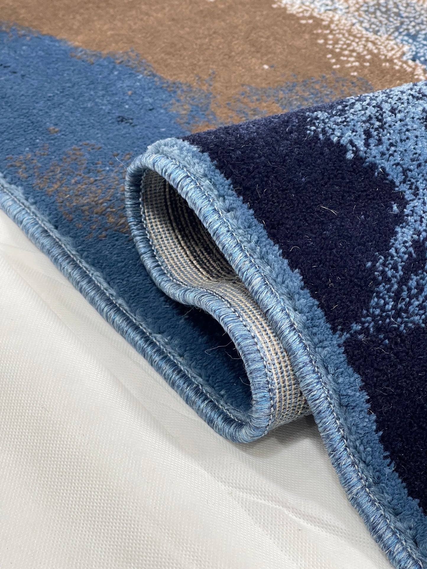 Blue Modern Polypropylene Woven Rug.  Size : 2.6 ft width x 6.6 ft length  (80 cm x 200cm)