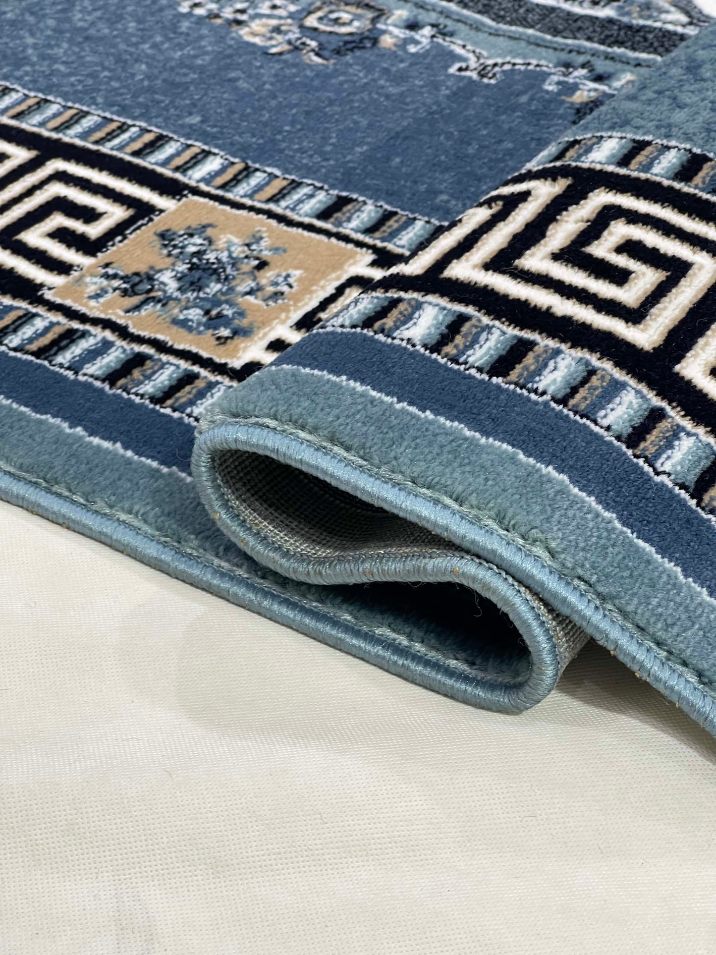 Versace  Polypropylene woven Rug.
Article-75-Feroze
Size : 5ft width  x 7.3ft length (150cm x 220cm)
